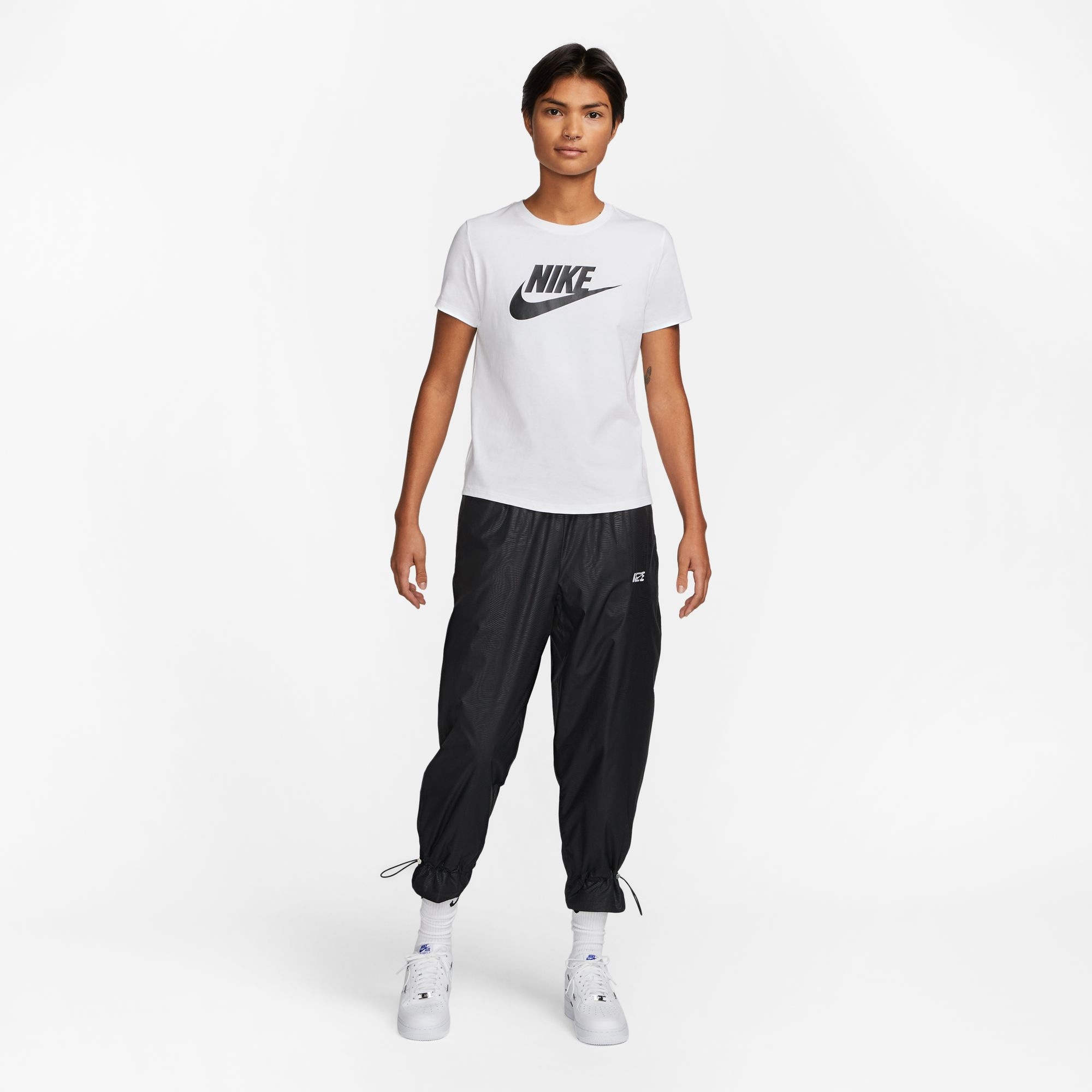 Nike Sportswear T-Shirt »ESSENTIALS WOMEN'S LOGO T-SHIRT«, Basic Damen T-Shirt mit Logo