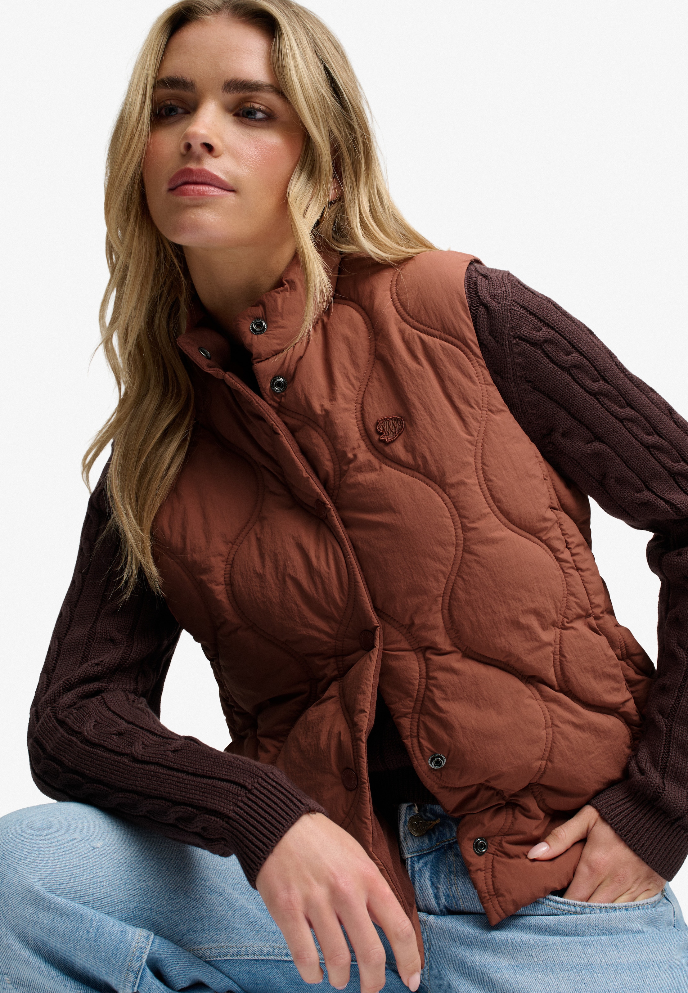 Superdry Steppweste »ONION QUILT CRINKLE SNAP GILET« aus Nylon, Slim Fit, mit Reißverschluss, in normaler Länge