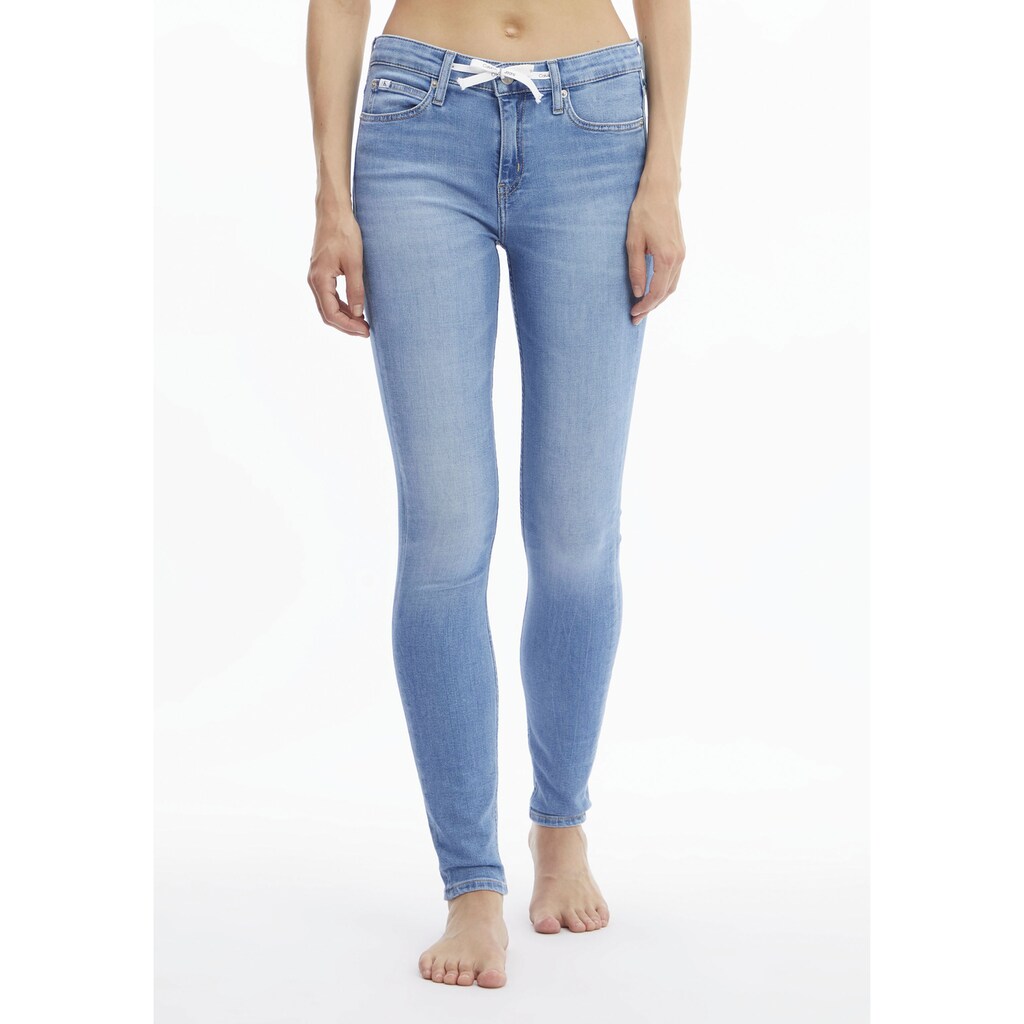 Calvin Klein Jeans Skinny-fit-Jeans »MID RISE SKINNY«, mit Bindeband mit Calvin Klein Jeans Logo-Badge