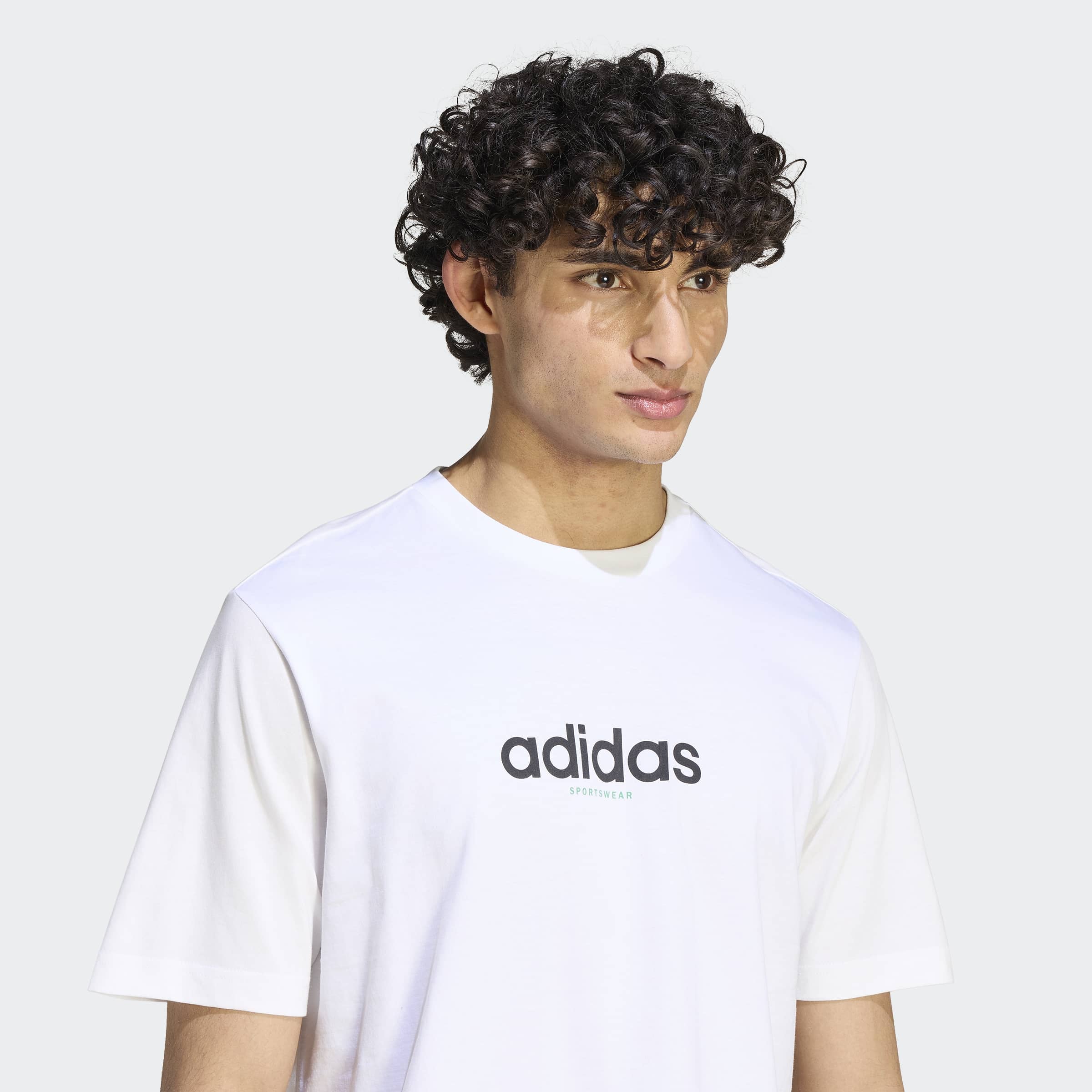 adidas Sportswear T-Shirt »MEMORIES OF SPORT GRAFIK« mit normaler Länge, sportlicher Stil, ohne Verschluss, aus Baumwolle
