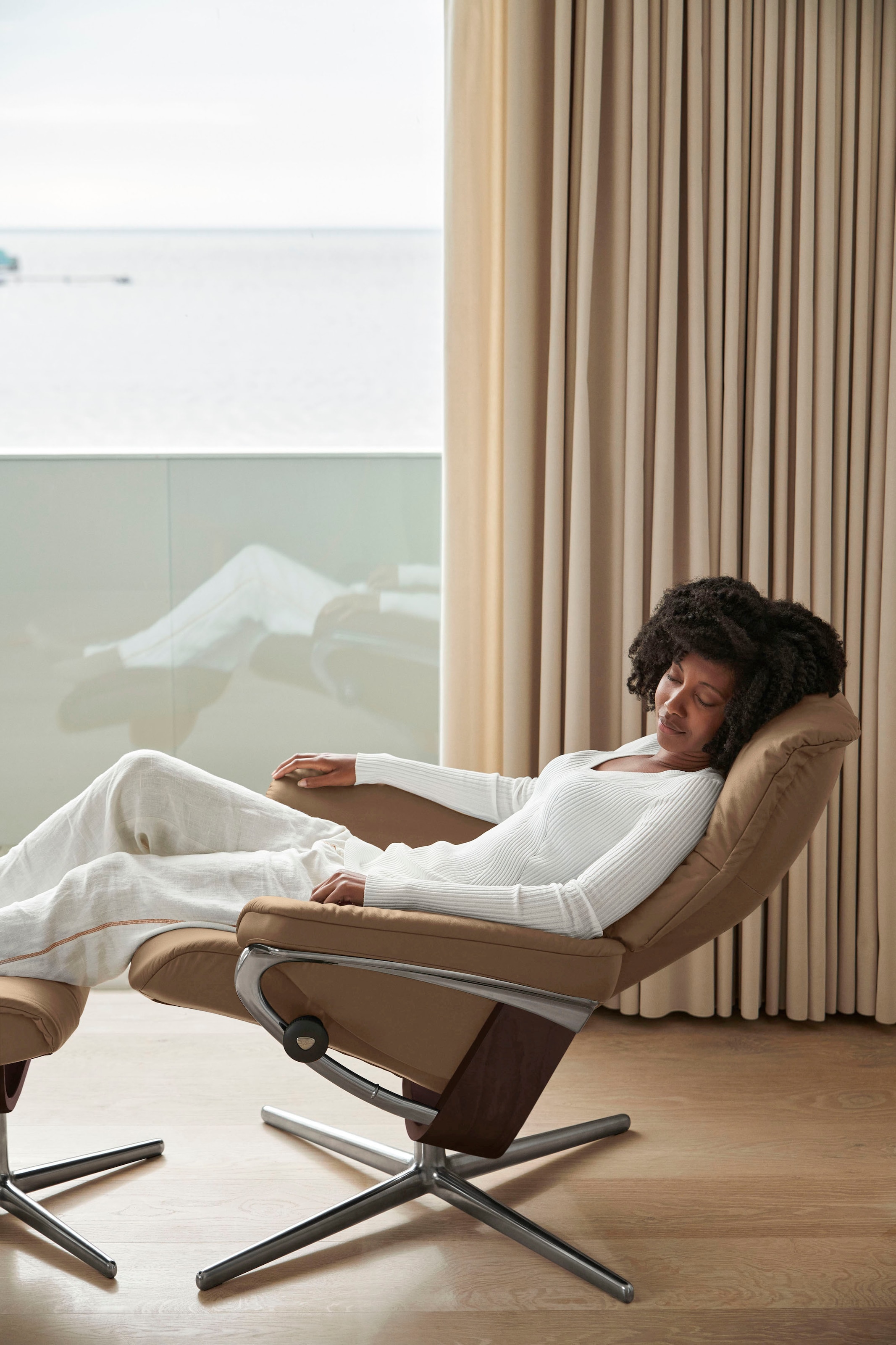 Stressless® Relaxsessel »Mayfair«, (Set, Relaxsessel mit Hocker), mit Hocker, mit Cross Base, Größe S, M & L, Holzakzent Braun