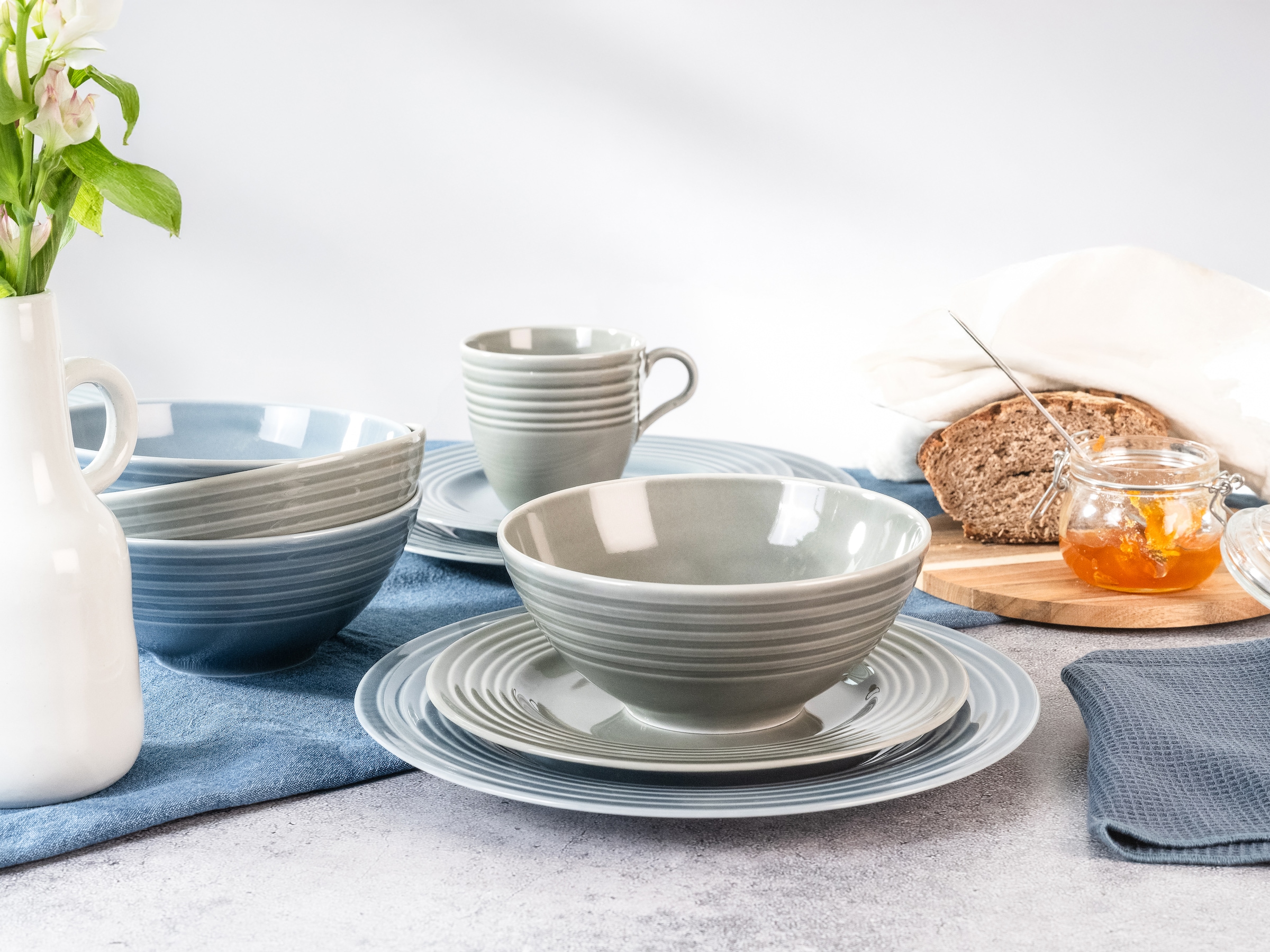 CreaTable Kombiservice »Geschirr-Set Stripes Colors«, (Set, 16 tlg., Kaffeeservice und Tafelservice im Set, für 4 Personen), Service, umlaufendes Rillenrelief, 16 Teile, für 4 Personen