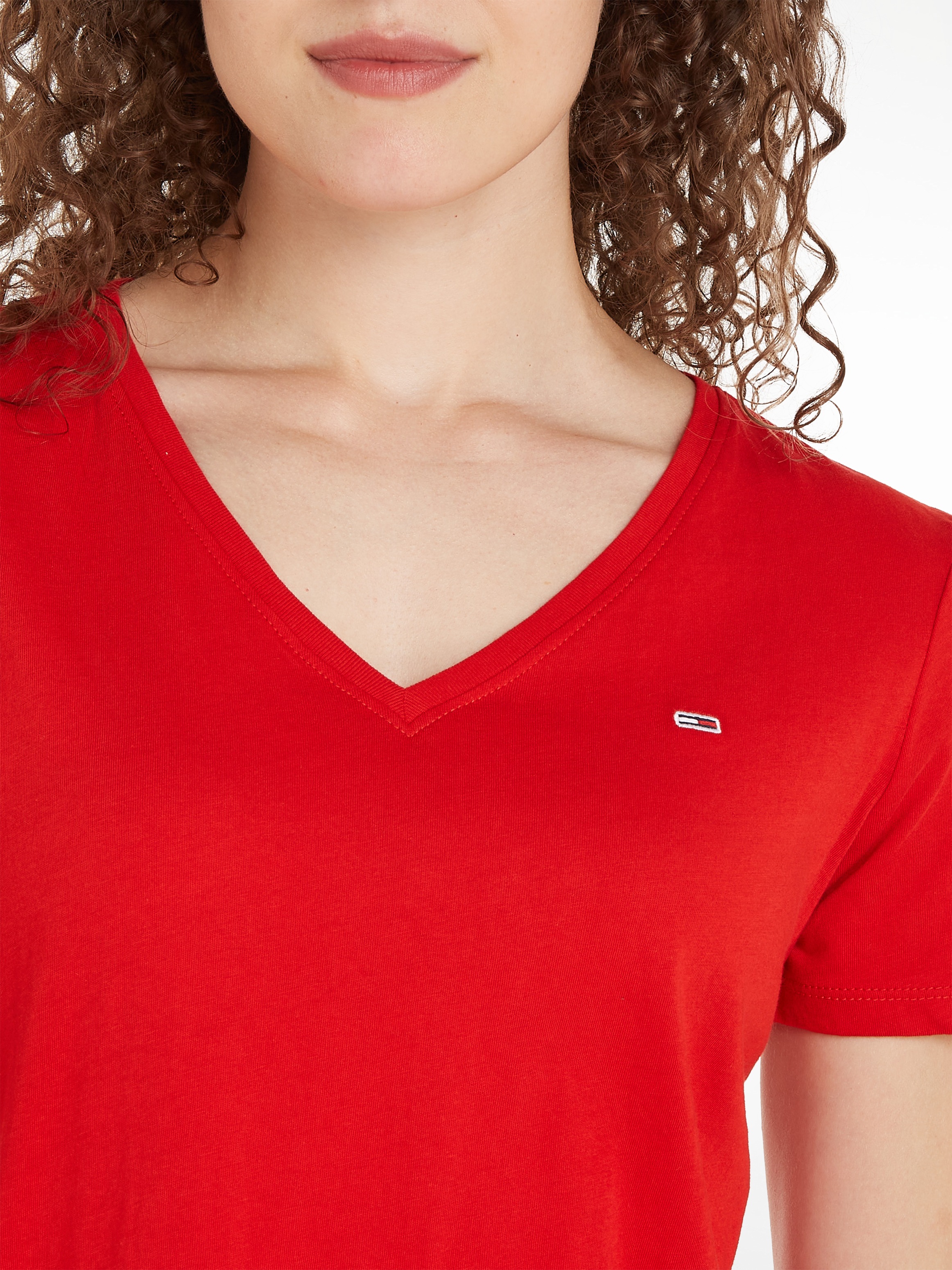 Tommy Jeans V-Shirt, mit Tommy Jeans Logo-Flag auf der Brust