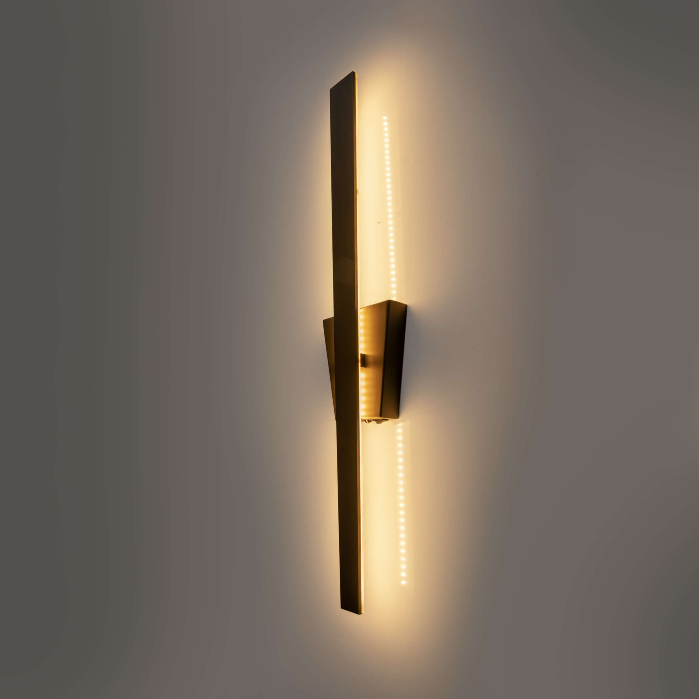 näve LED Wandleuchte »"TREVOR"«, 1 flammig, schwarz, trapezförmiger Baldachin, inkl. Kippschalter, Höhe 62cm