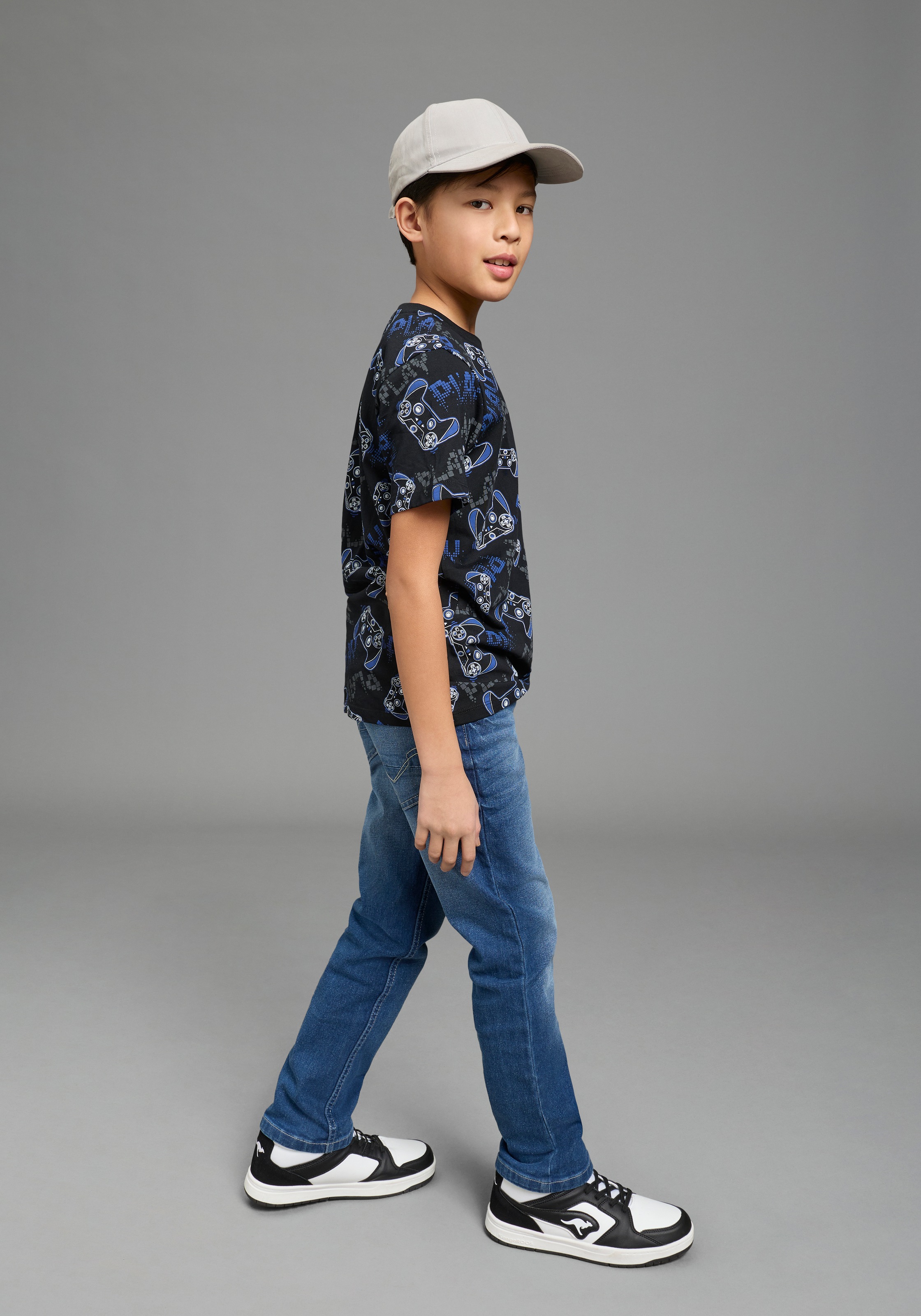 KIDSWORLD T-Shirt »2er Pack Shirts mit Gamer/Controller Print« Packung, 2, 2 tlg. Basic Passform, Rundhalsausschnitt, Allover-Druck, aus Baumwolle