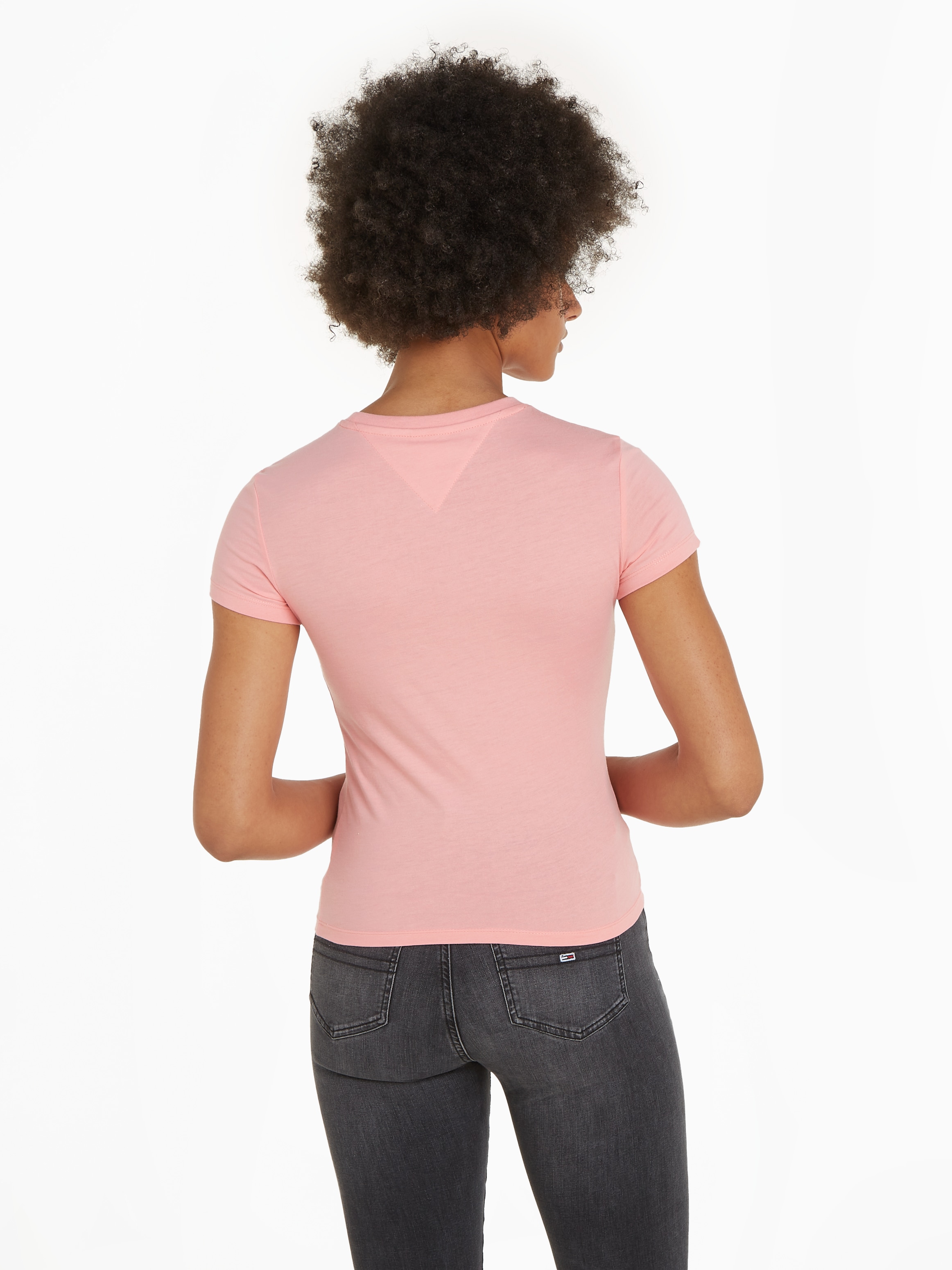 Tommy Jeans Rundhalsshirt »Rib Slim Essential Logo«, Rippshirt, feines Jersey Rippe, elastisch mit Tommy Jeans Logo