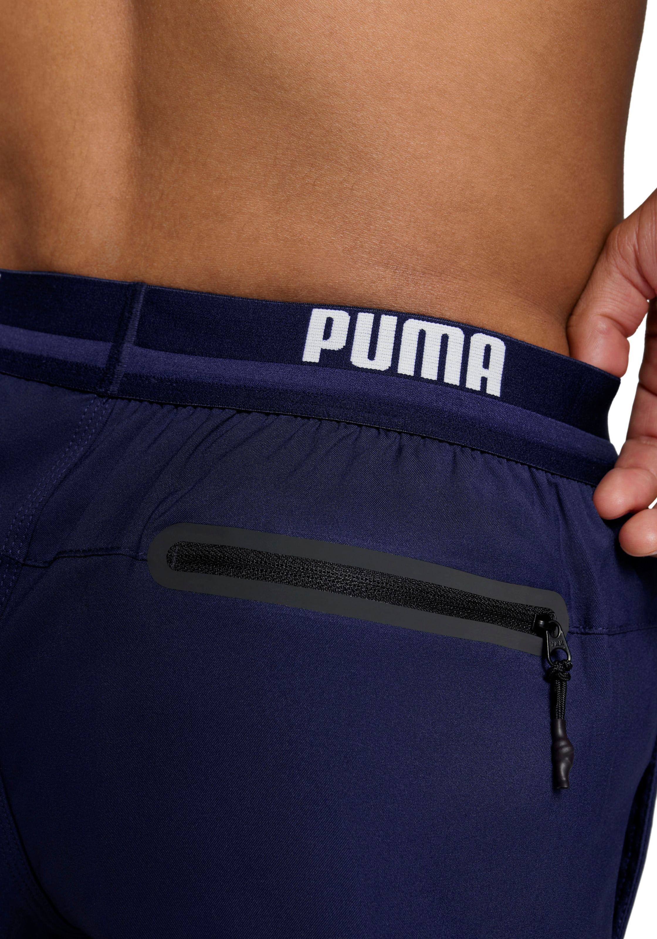 PUMA Badeshorts »PUMA SWIM MEN LOGO SHORT SHORTS 1P« Seitentaschen, Gesäßtasche mit Reißverschluss, Kordelzug