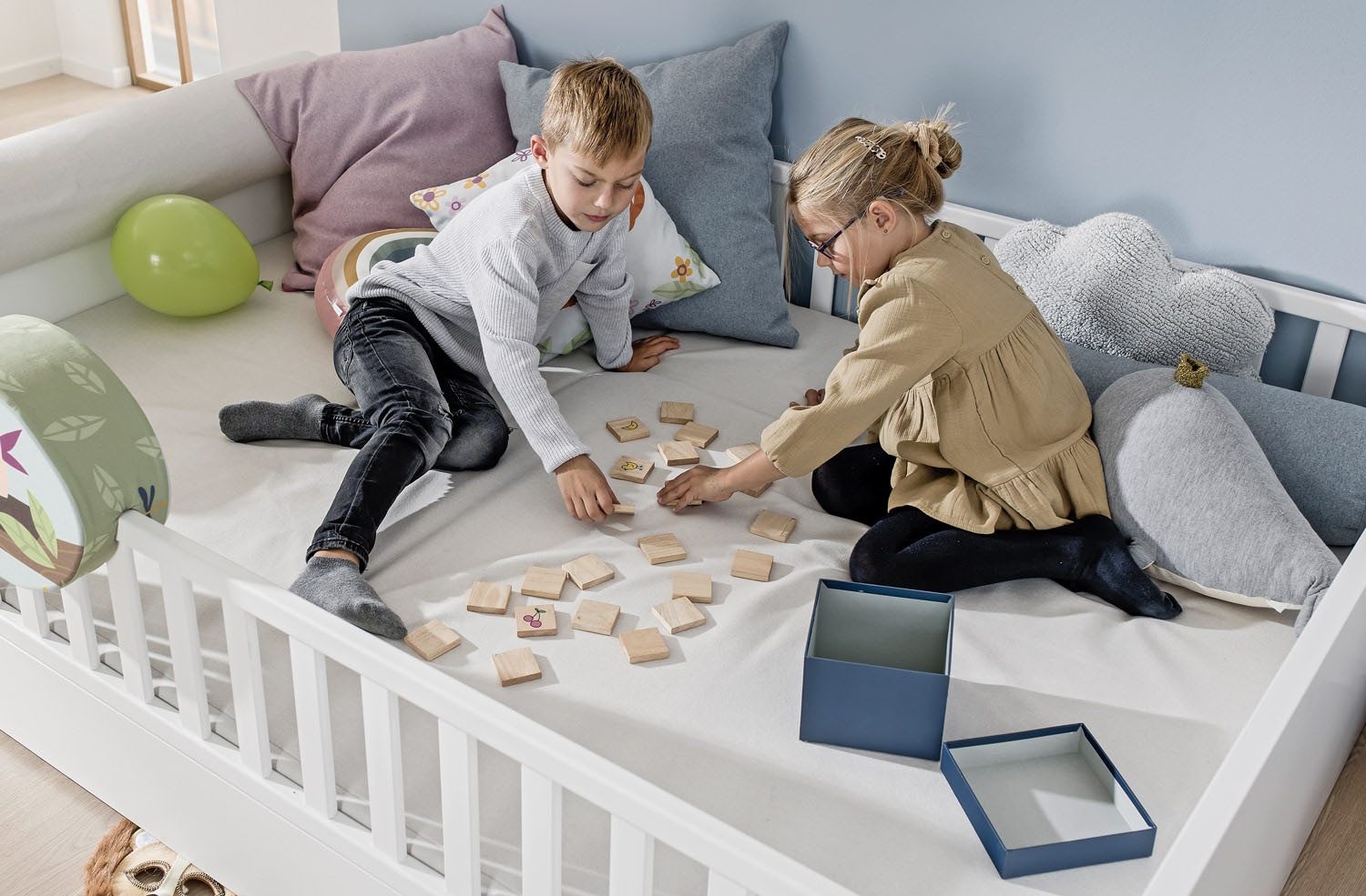 PAIDI Kinderbett »LITTLE FLO, vom Baby bis zum Teeni, in mehreren Farben und Breiten«, (Breite/Länge: 90x200cm + 120X200cm +140x200cm), umbaubar zum Kinder- oder Jugendbett, Bodenbett auch als Sofa nutzbar