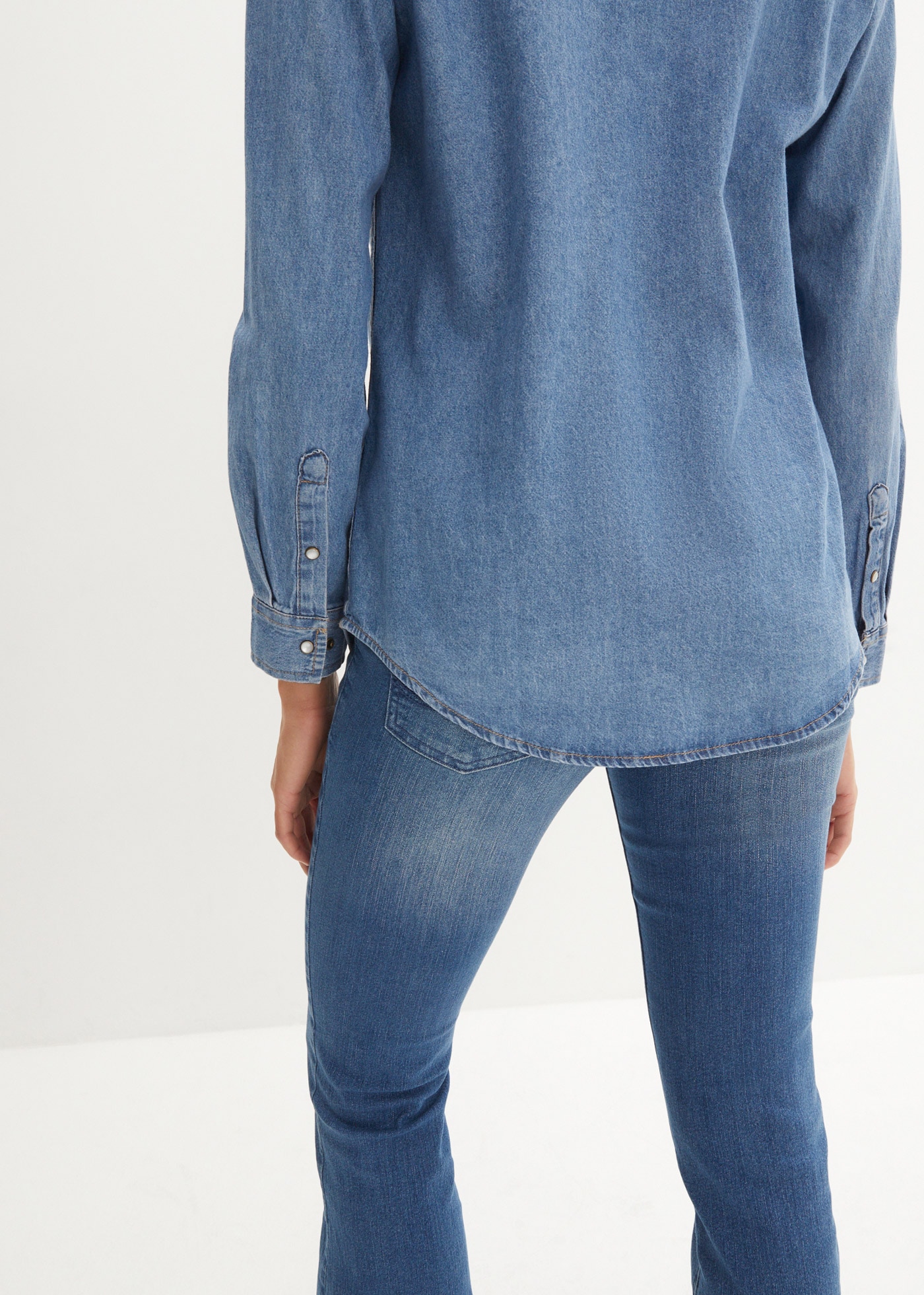 bonprix Jeanshemd bequeme Passform, po-bedeckende Länge, unifarbenes Design