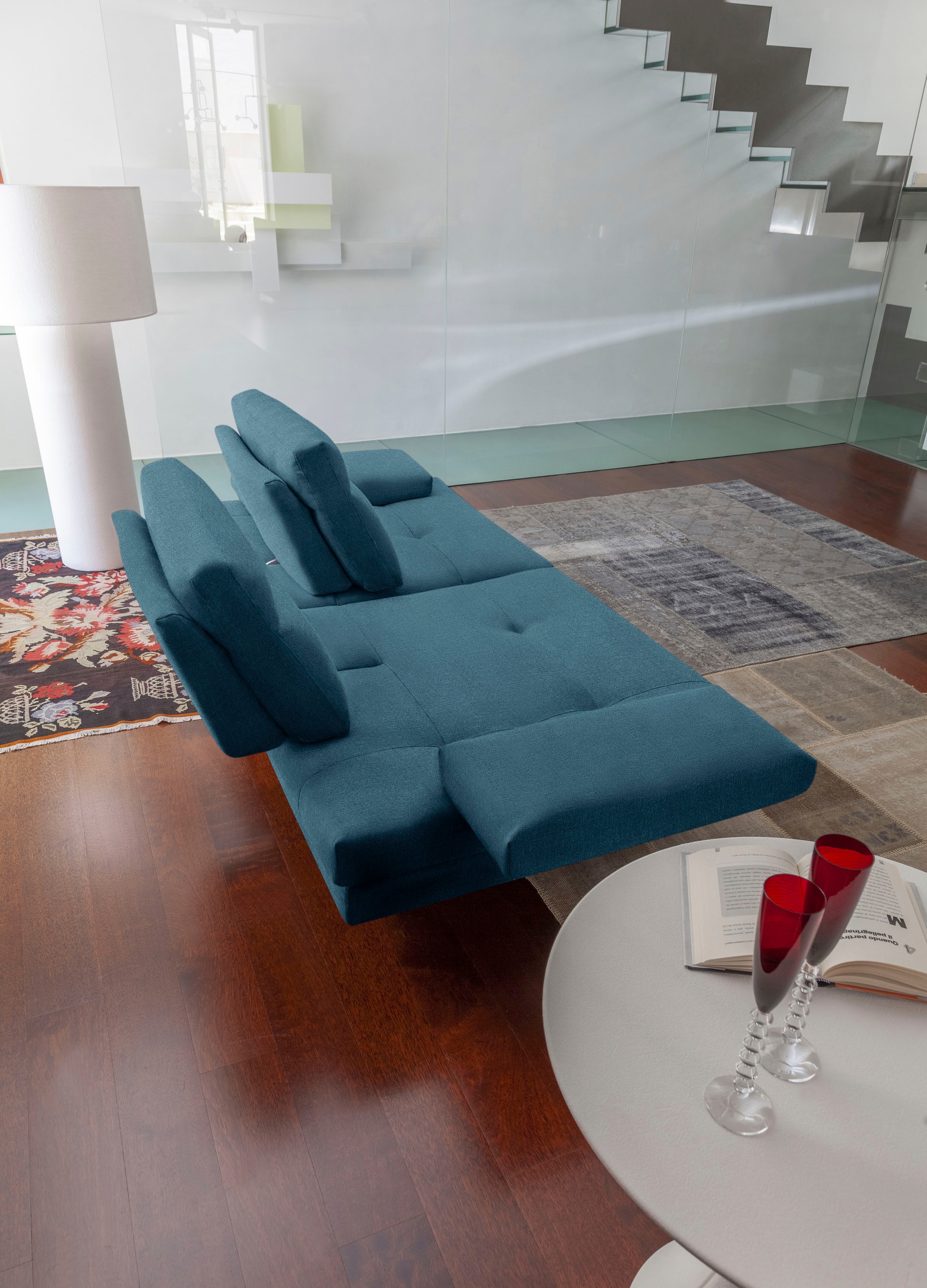 CALIA ITALIA 3-Sitzer »Toby Wing, Designsofa mit hohem Sitzkomfort, bequem und elegant«, inklusive Sitztiefenverstellung, Füße in Chrom glänzend