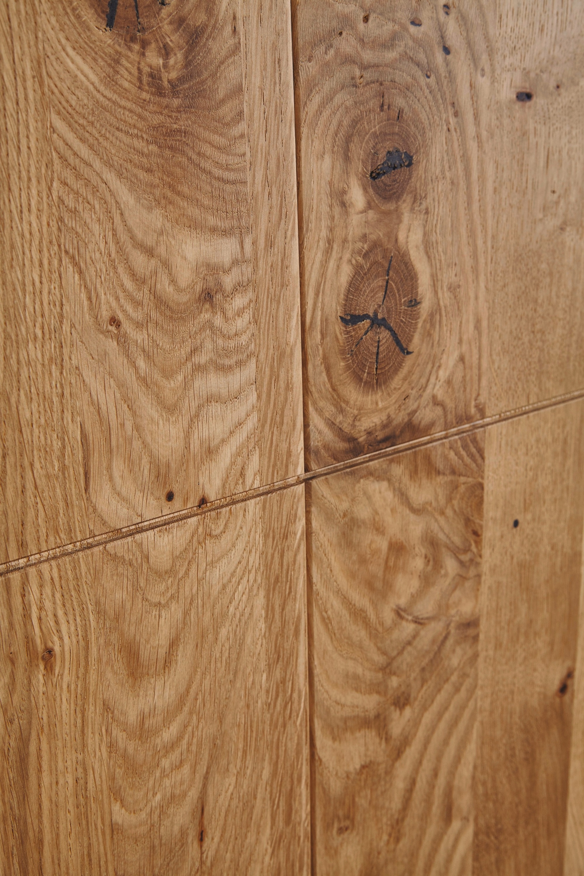 rauch Schwebetürenschrank »Kleiderschrank Schrank Garderobe Schlafzimmerschrank SCALE-WOOD«, senkrecht geteilte Türen in robuster massiver Asteiche MADE IN GERMANY