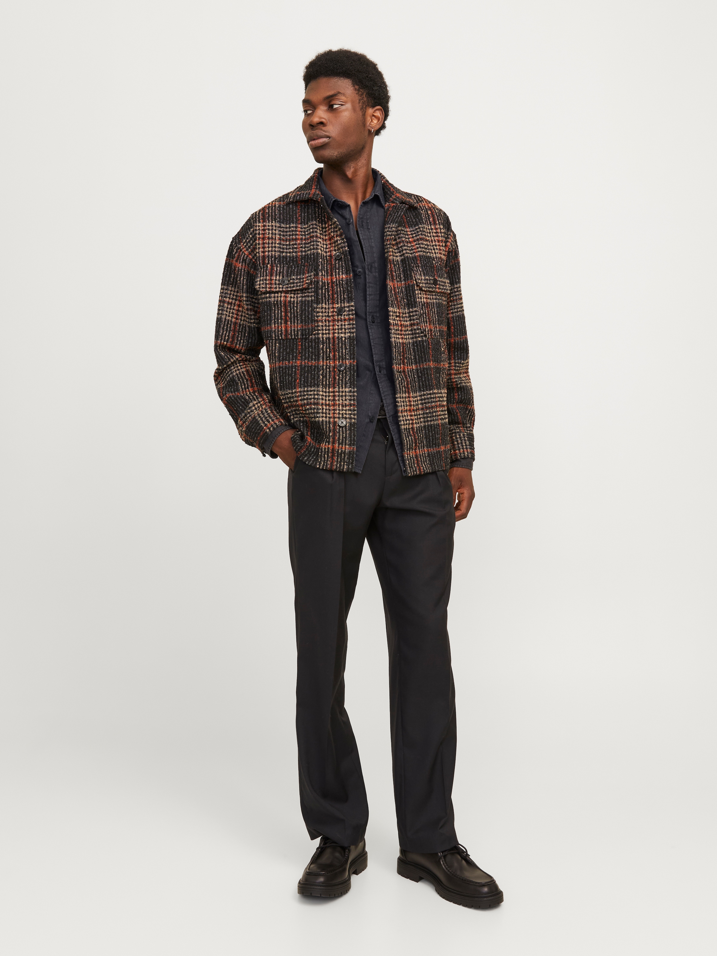 Jack & Jones Langarmhemd »JJETRAVIS SHIRT LS NOOS«, mit Brusttaschen