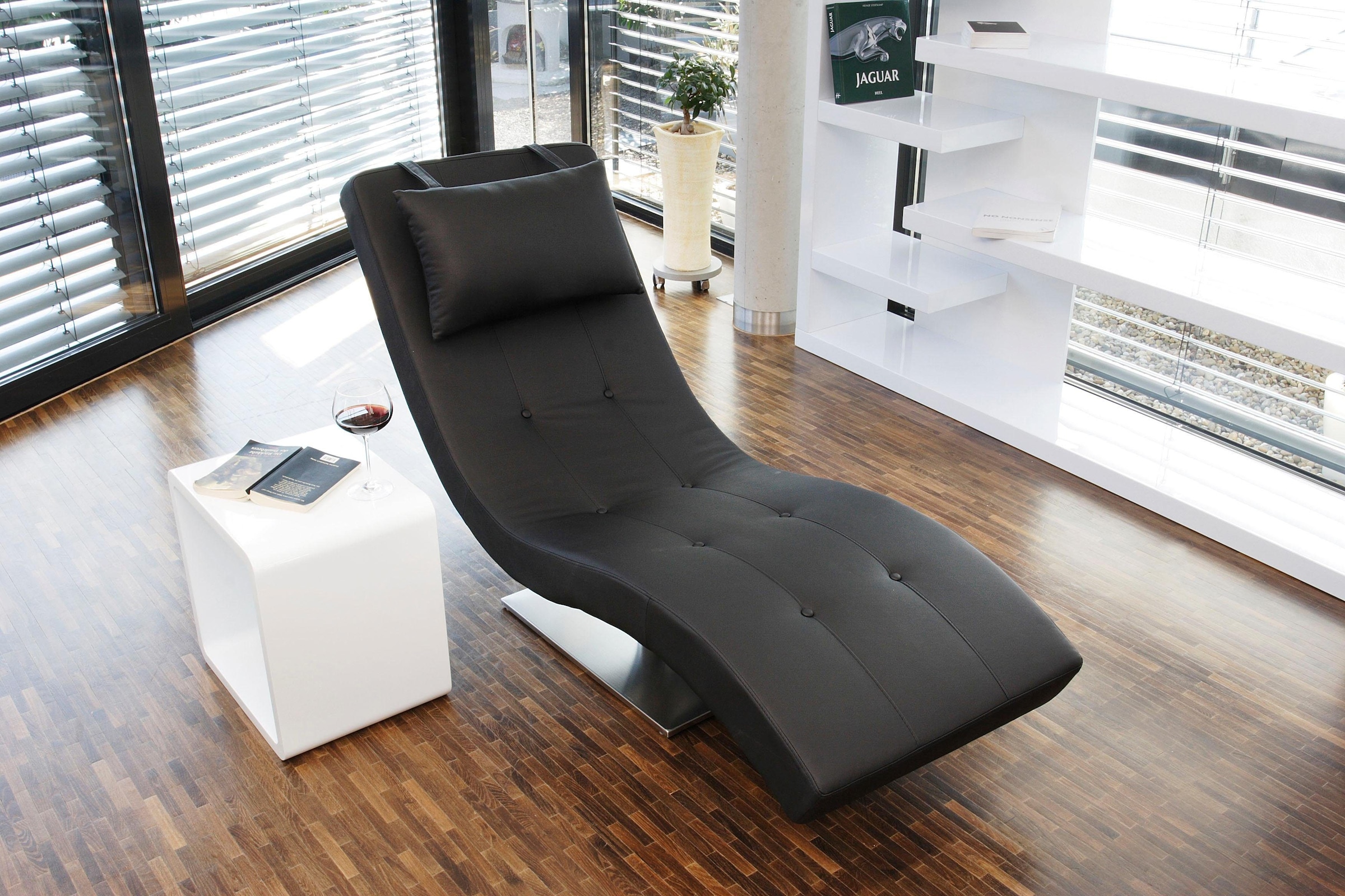 SalesFever Relaxsessel »Komfortabler Loungesessel« mit Nackenkissen, Relaxliege mit modernem Metallfuß