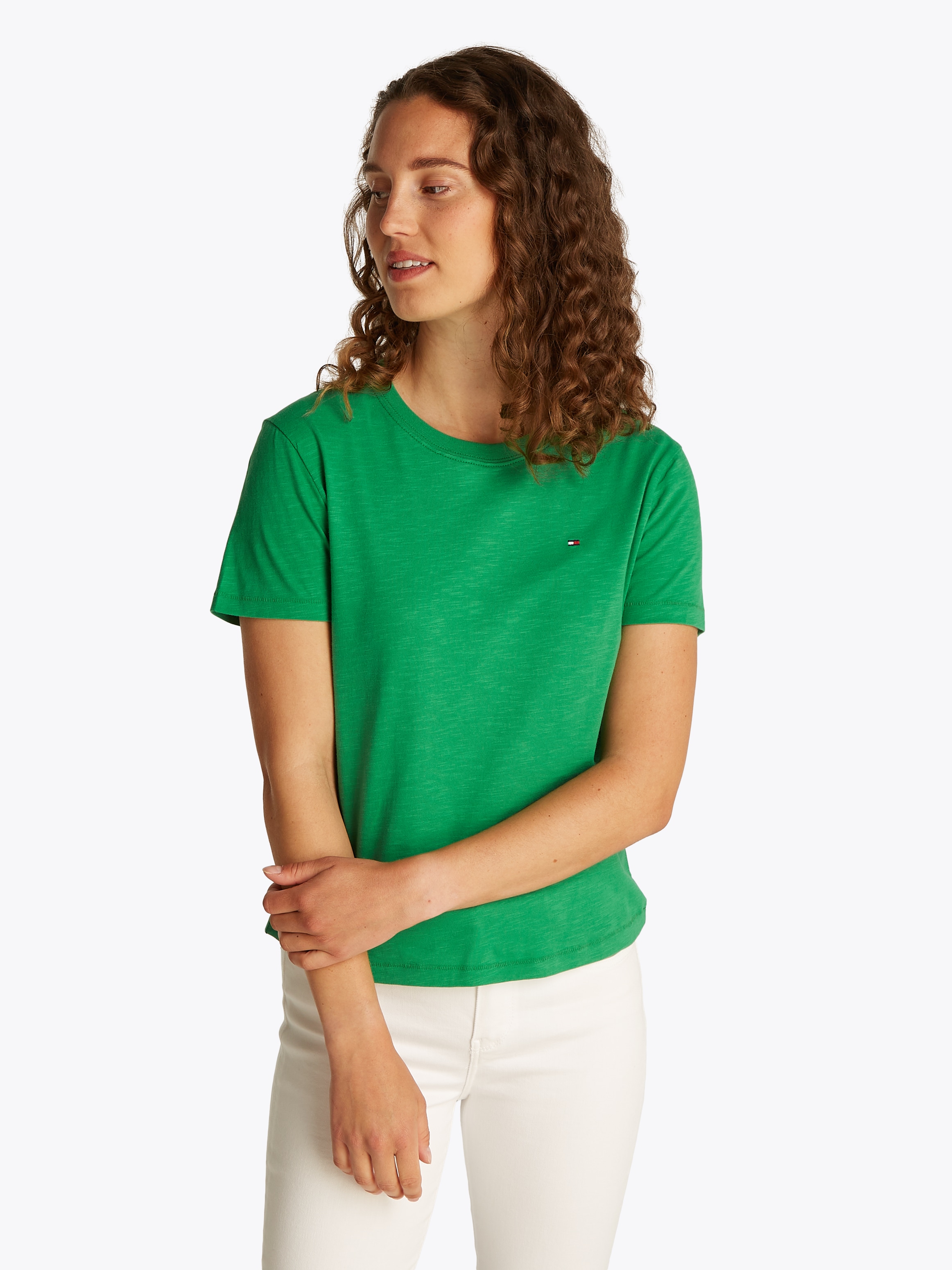 Tommy Hilfiger Rundhalsshirt »SLUB REG C-NK SS«, mit Flammgarn-Struktur, mit Logostickerei
