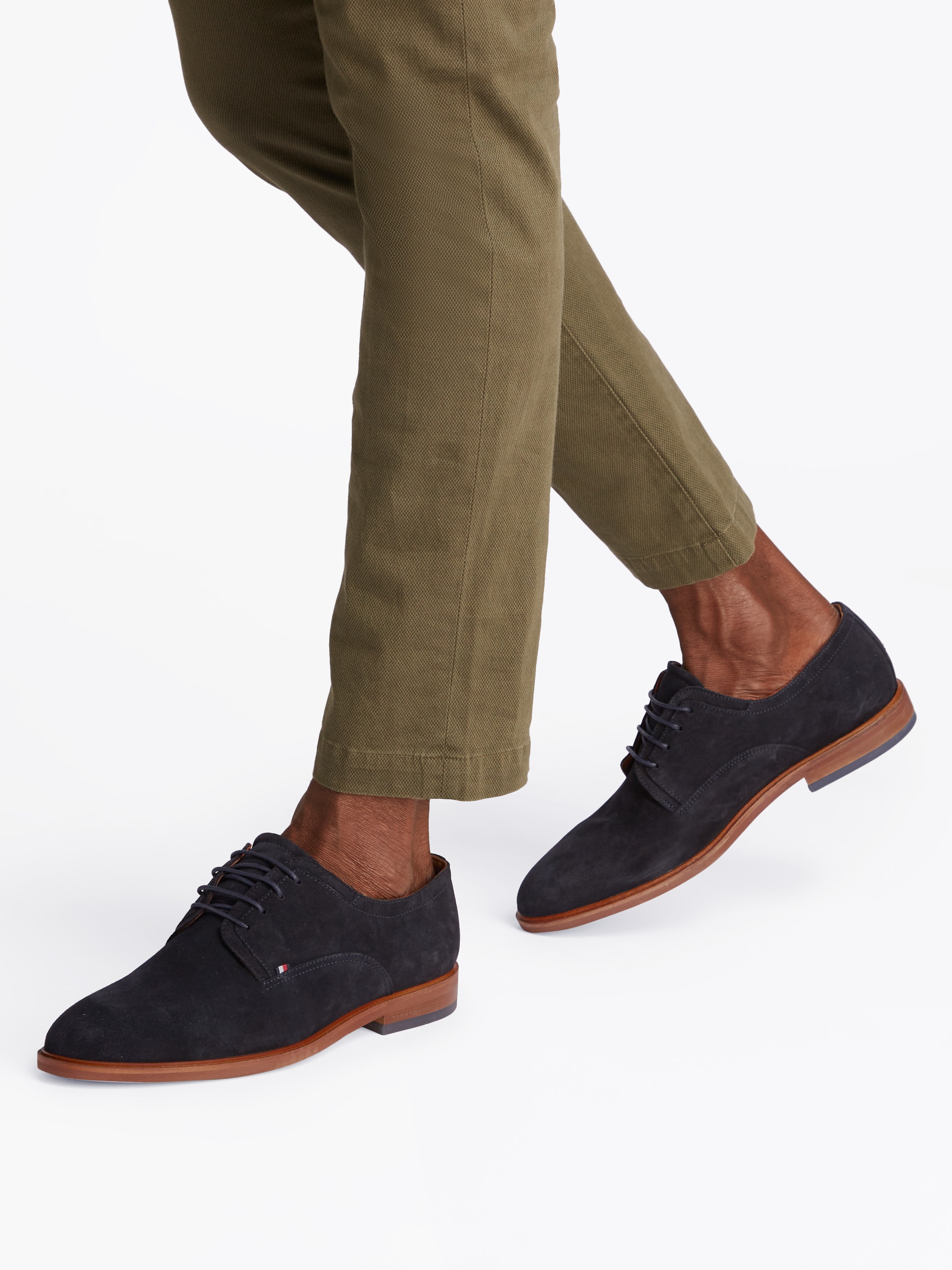 Tommy Hilfiger Schnürschuh »HILFIGER THUNIT SUEDE SHOE«, Blockabsatz, Businessschuh, Festtagsschuh in schmaler Form