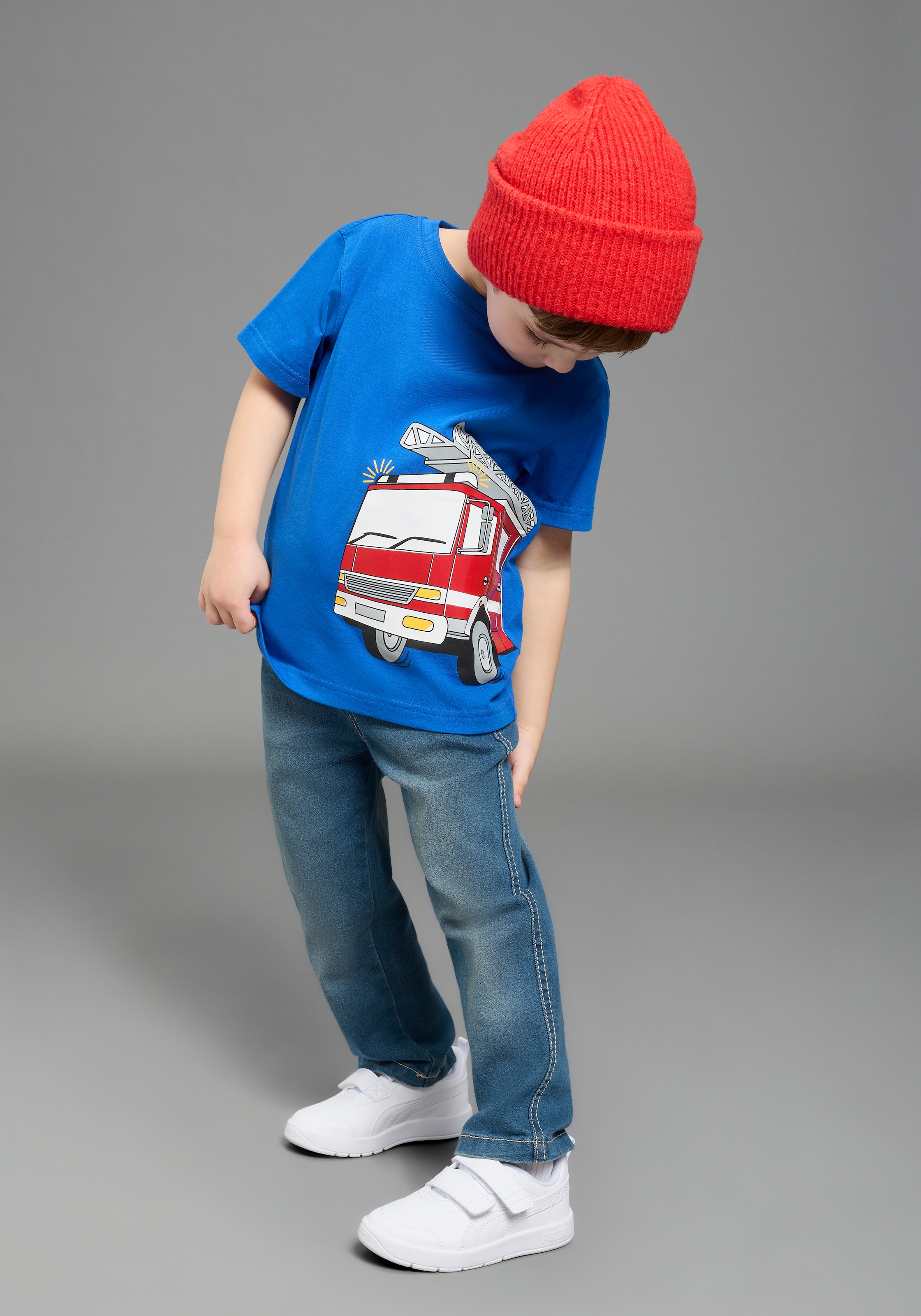KIDSWORLD T-Shirt »Cooles Shirt mit Feuerwehr Folienprint« für Jungen, Kurzarm, mit Glitterdruck, Basic Passform