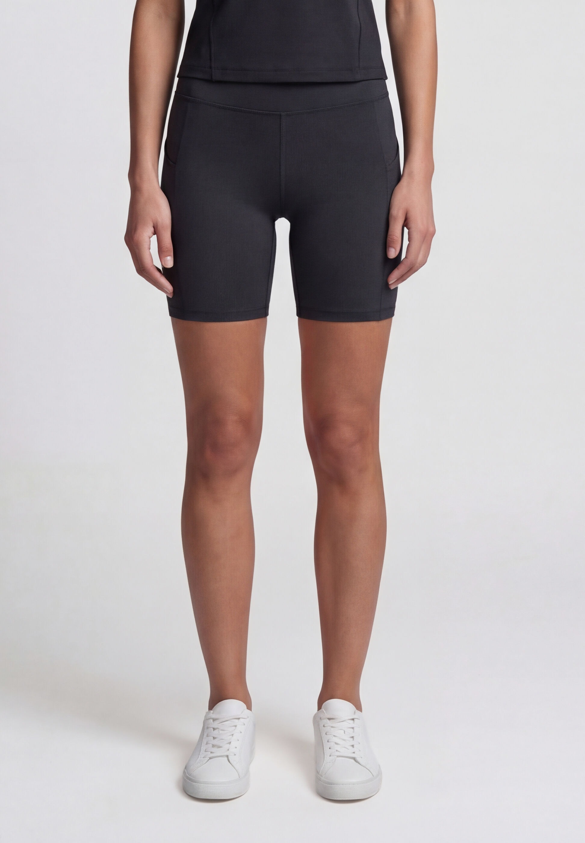 Fabletics Sporthose »Fabletics Shorts OASIS HIGH-WAISTED SHORT 6"«  mit Taschen