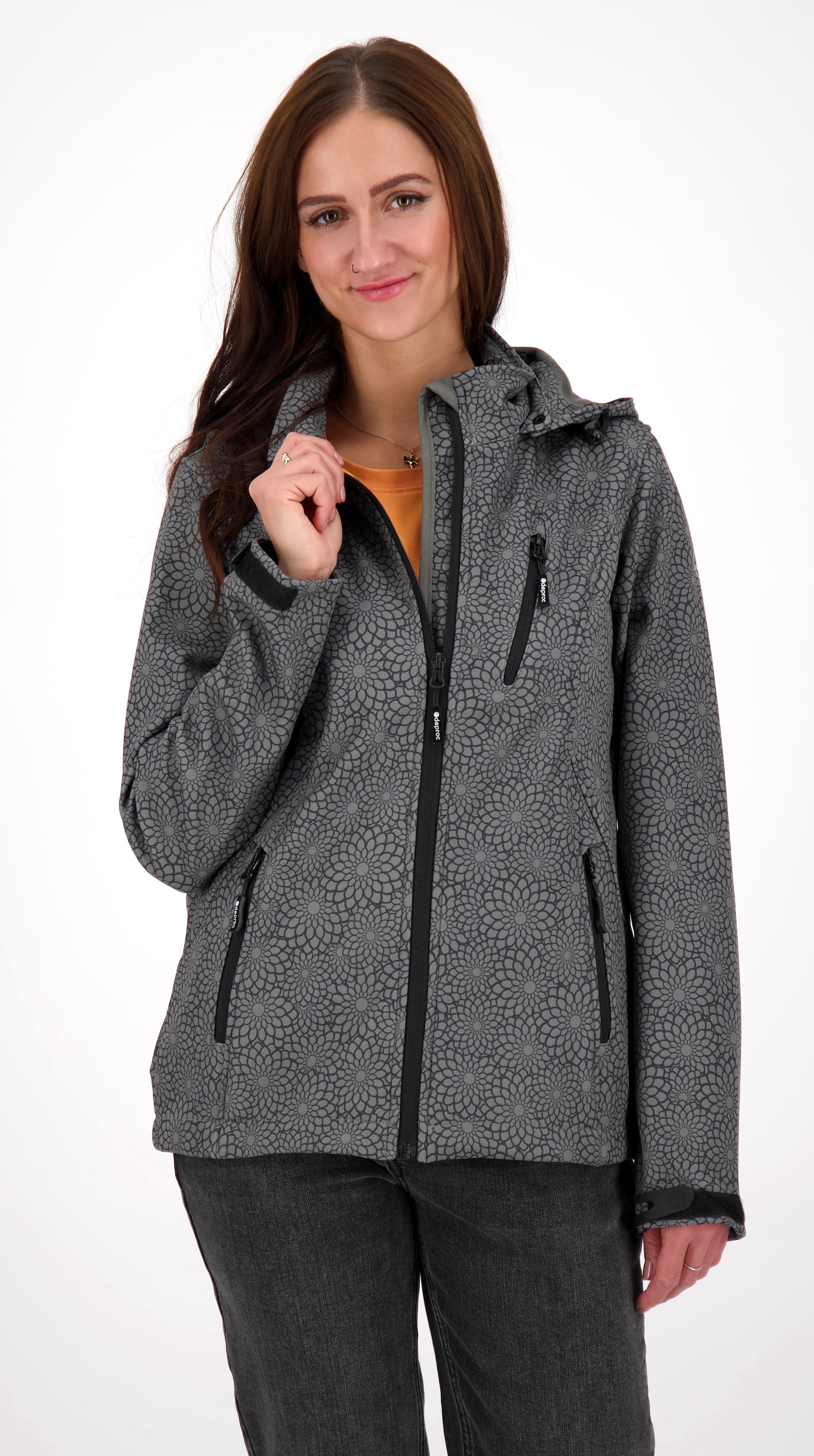 DEPROC Active Softshelljacke »SHELBY PEAK DC«, leichte Softshelljacke mit All-Over-Print und abnehmbarer Kapuze