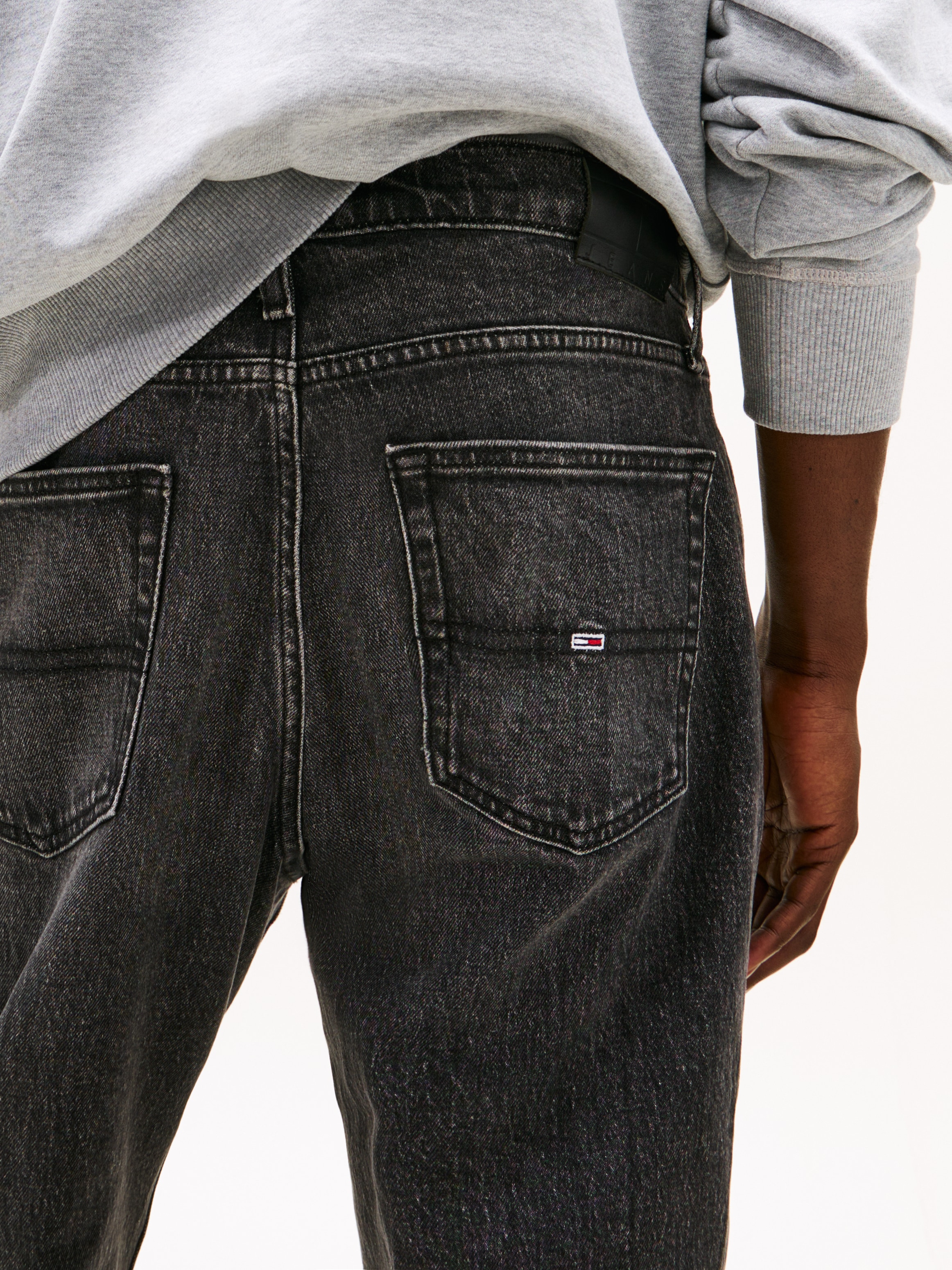 Tommy Jeans Slim-fit-Jeans »RYAN SLIM STRAIGHT«, mit Logoprägung