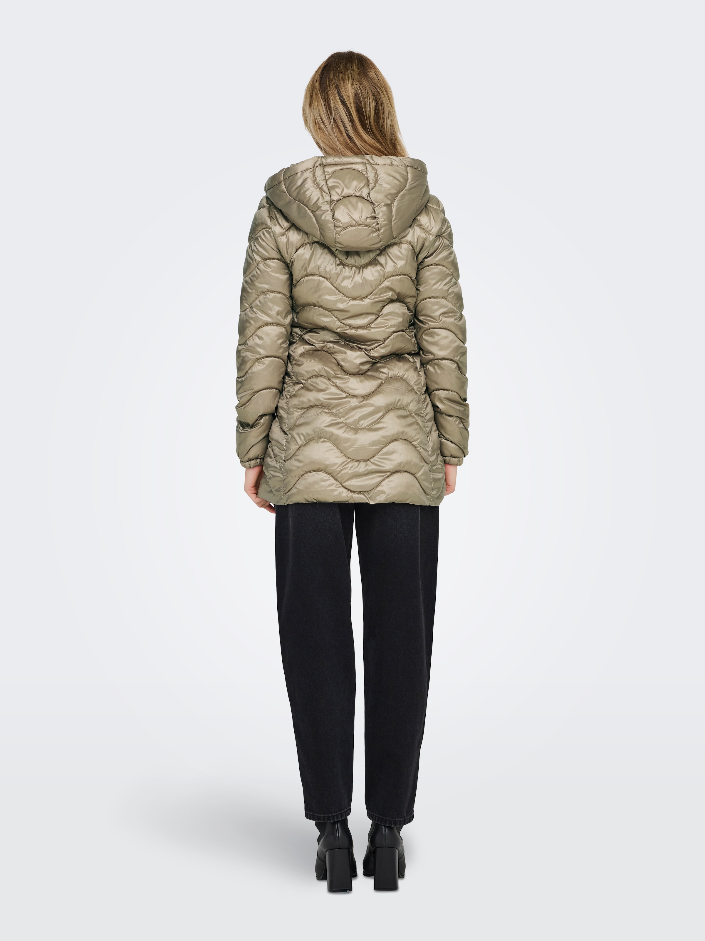 ONLY Steppmantel »ONLVEGA WAVE QUILTED COAT CC OTW«