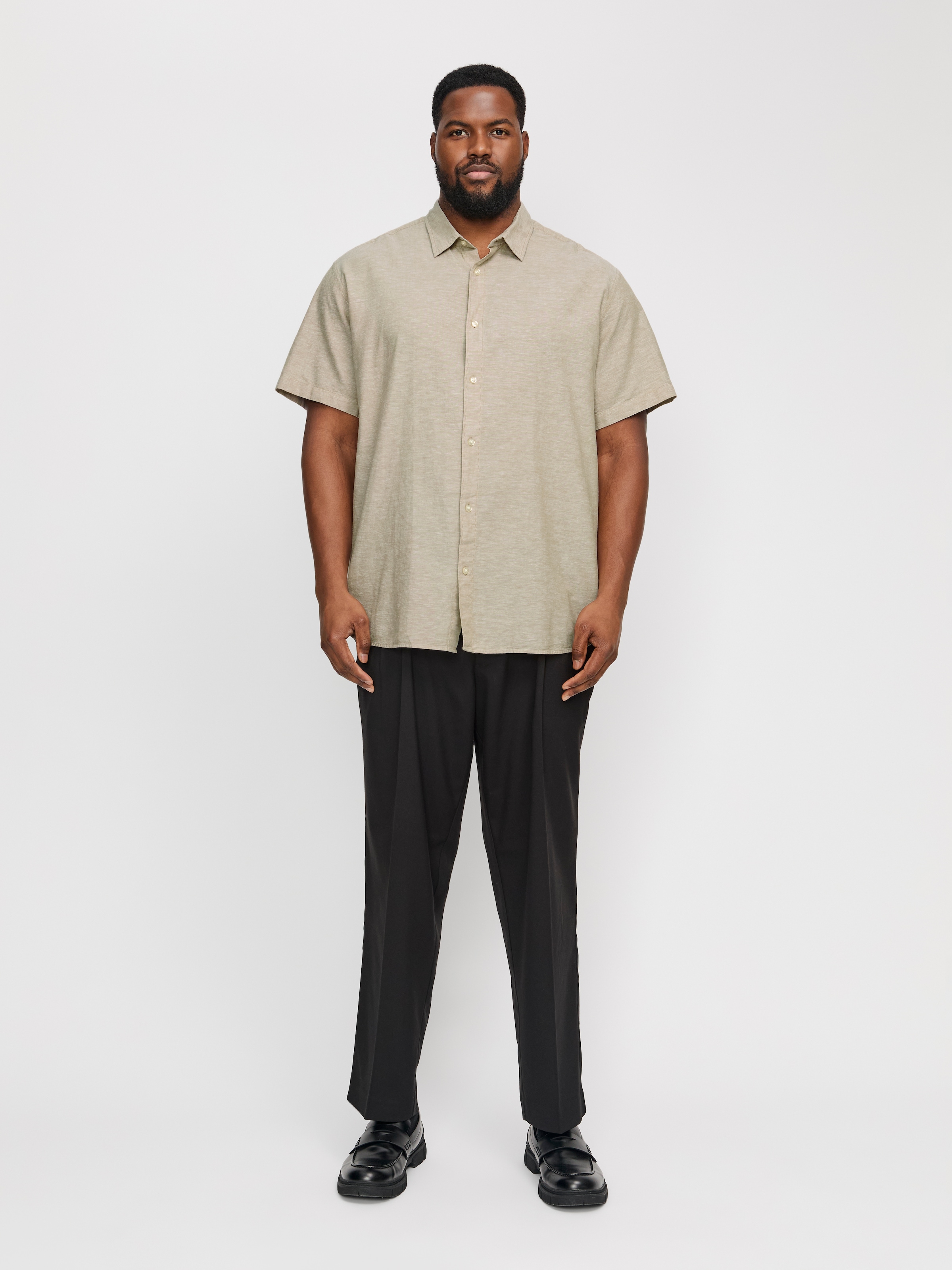 Jack & Jones PlusSize Kurzarmhemd »JJEBREEZE SHIRT SS SN PLS«, mit Hemdkragen