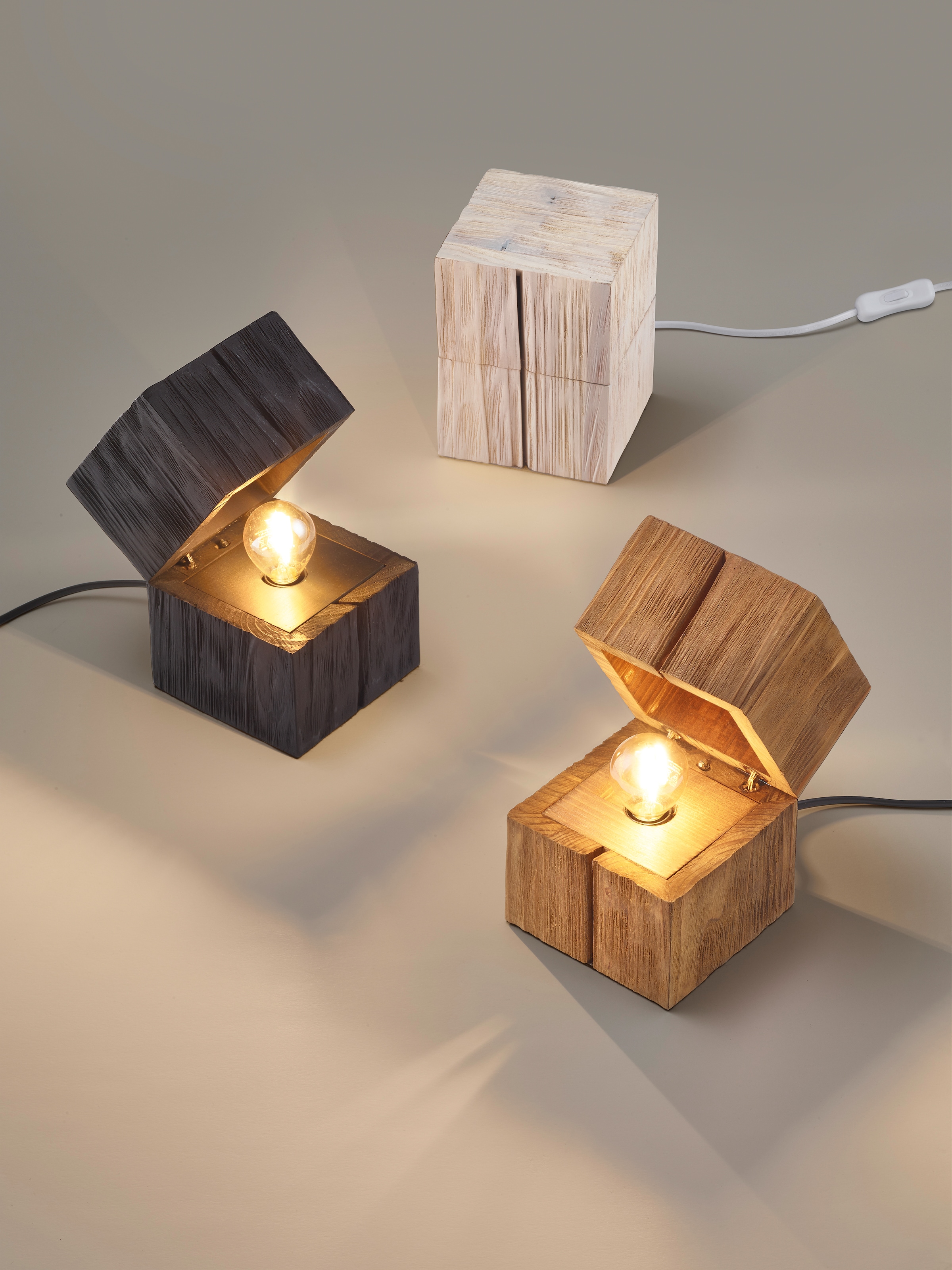 TRIO Leuchten Schreibtischlampe »TREASURE, Deko Tischleuchte Schatzkiste inkl 1xE14 LED 225 Lumen 2700K« E14 1 Stk. Warmweiß Licht startet bei öffnen der Box, Schnurschalter, Naturholz Tischlampe
