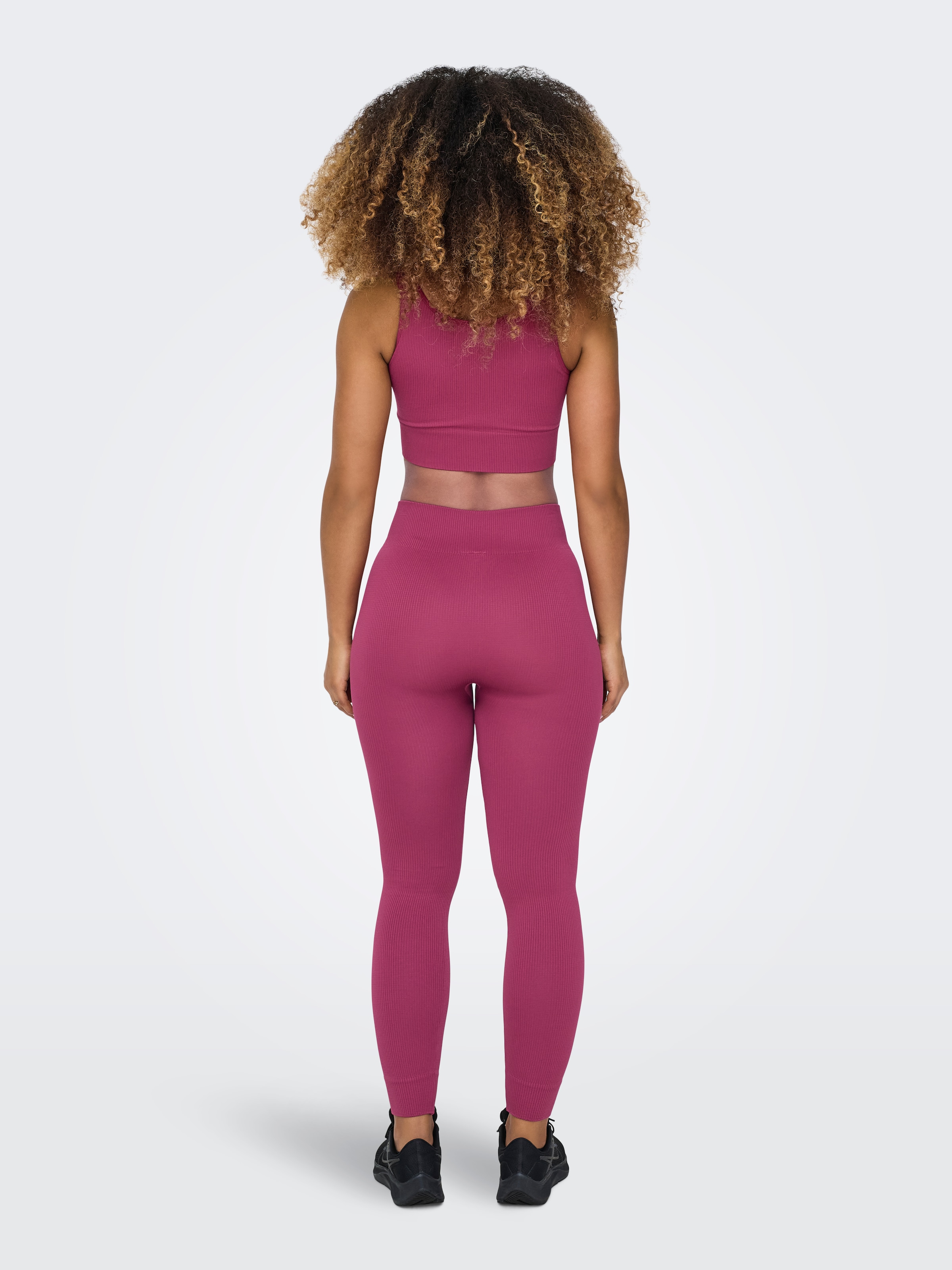 ONLY Play Trainingstop »ONPJAIA LIFE UN SL SEAM SHORT TOP NOOS«, Cropped Fit, in feiner Rippstruktur