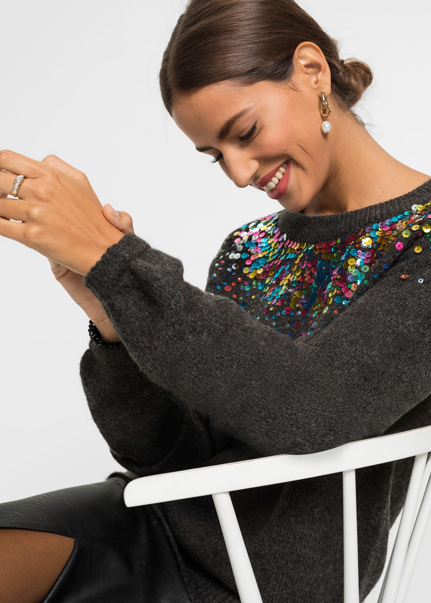 bonprix Strickpullover aus Polyacryl, Polyester und Elasthan, ohne Kragen, lockere Passform