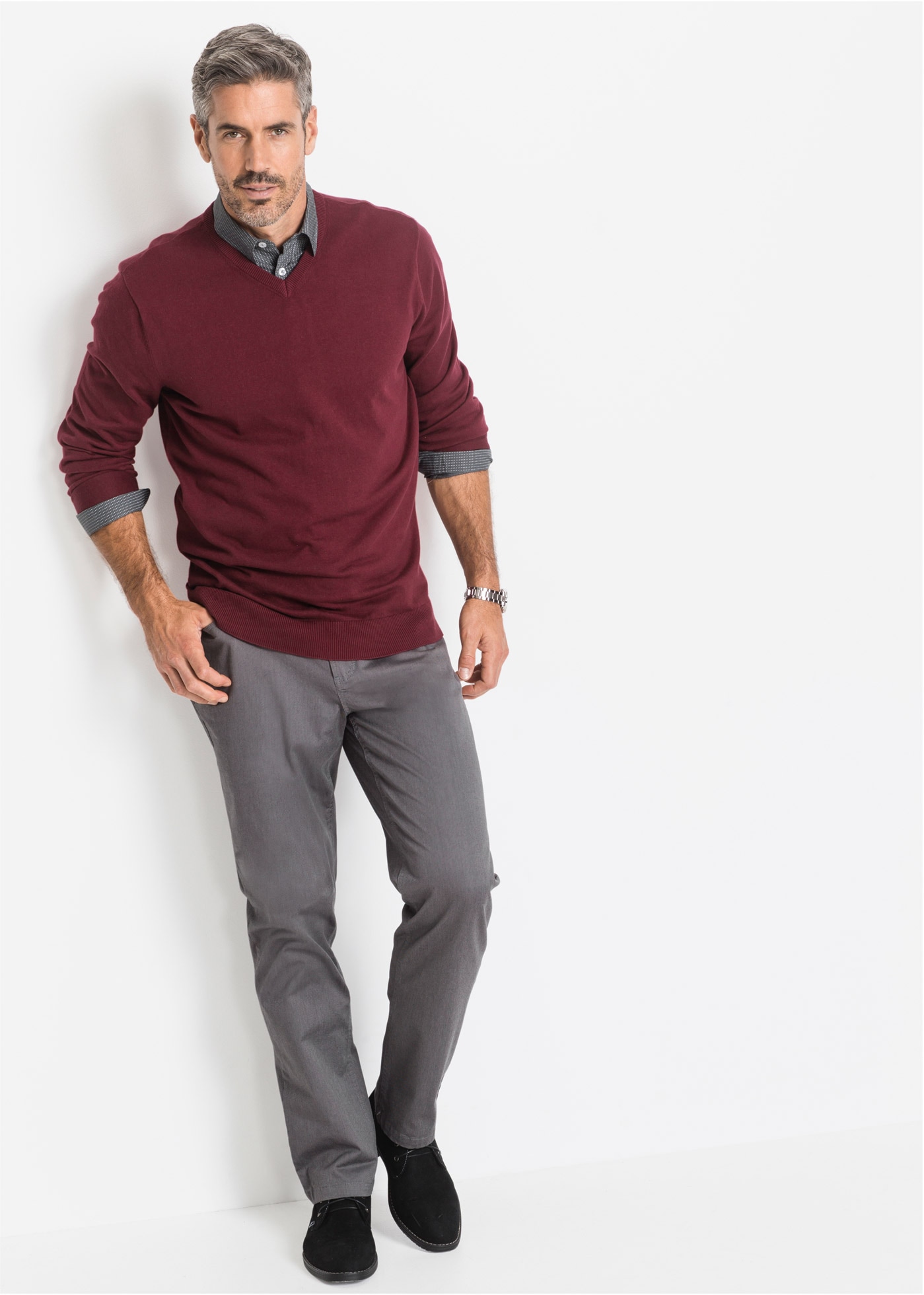 bonprix Strickpullover »Feinstrickpullover in Regular Fit« aus Feinstrickmaterial, mit V-Ausschnitt, Regular Fit