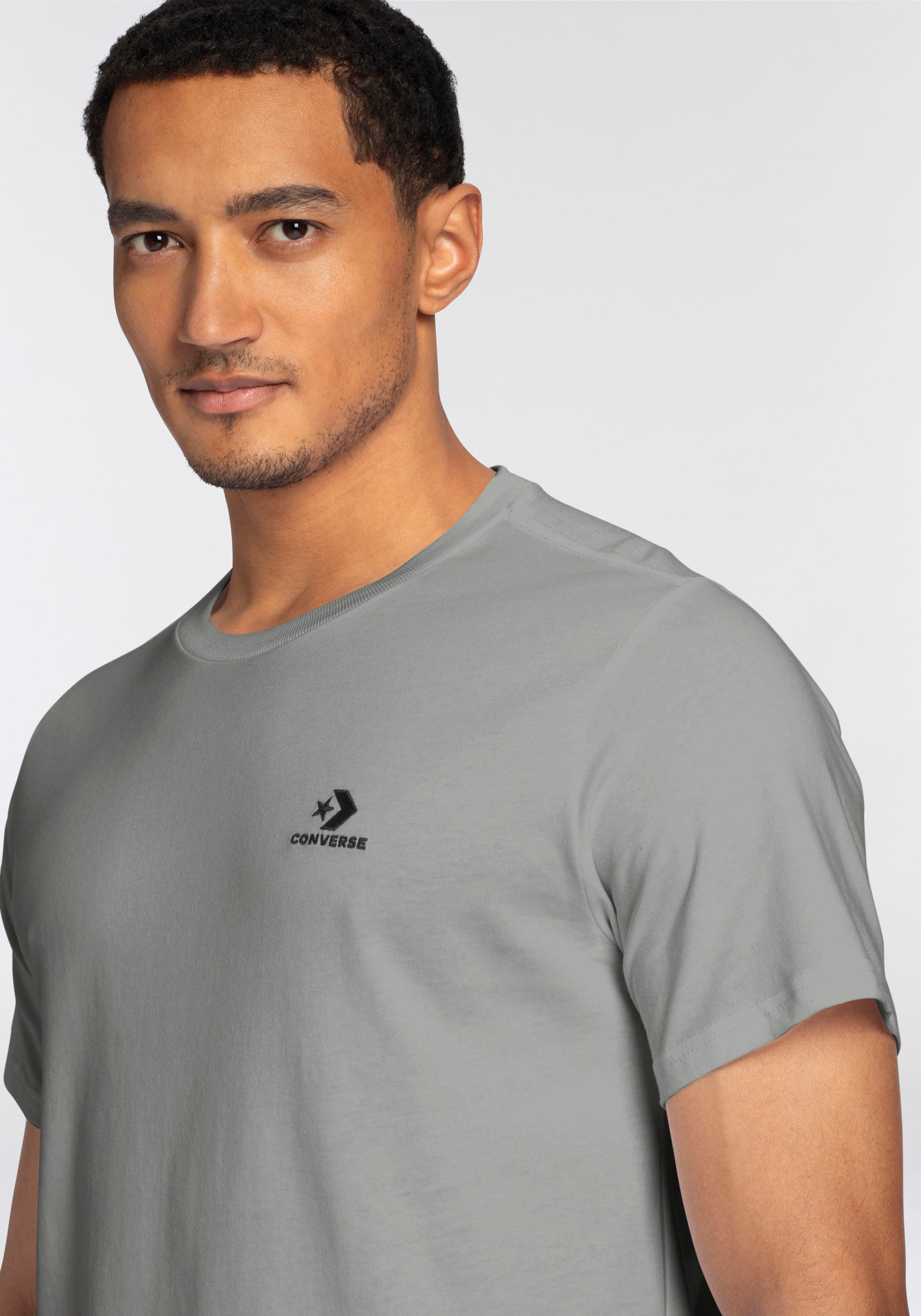 Converse T-Shirt »STAR CHEV EMB TEE« Kurzarm, mit Rundhalsausschnitt, ohne Verschluss, aus Baumwolle