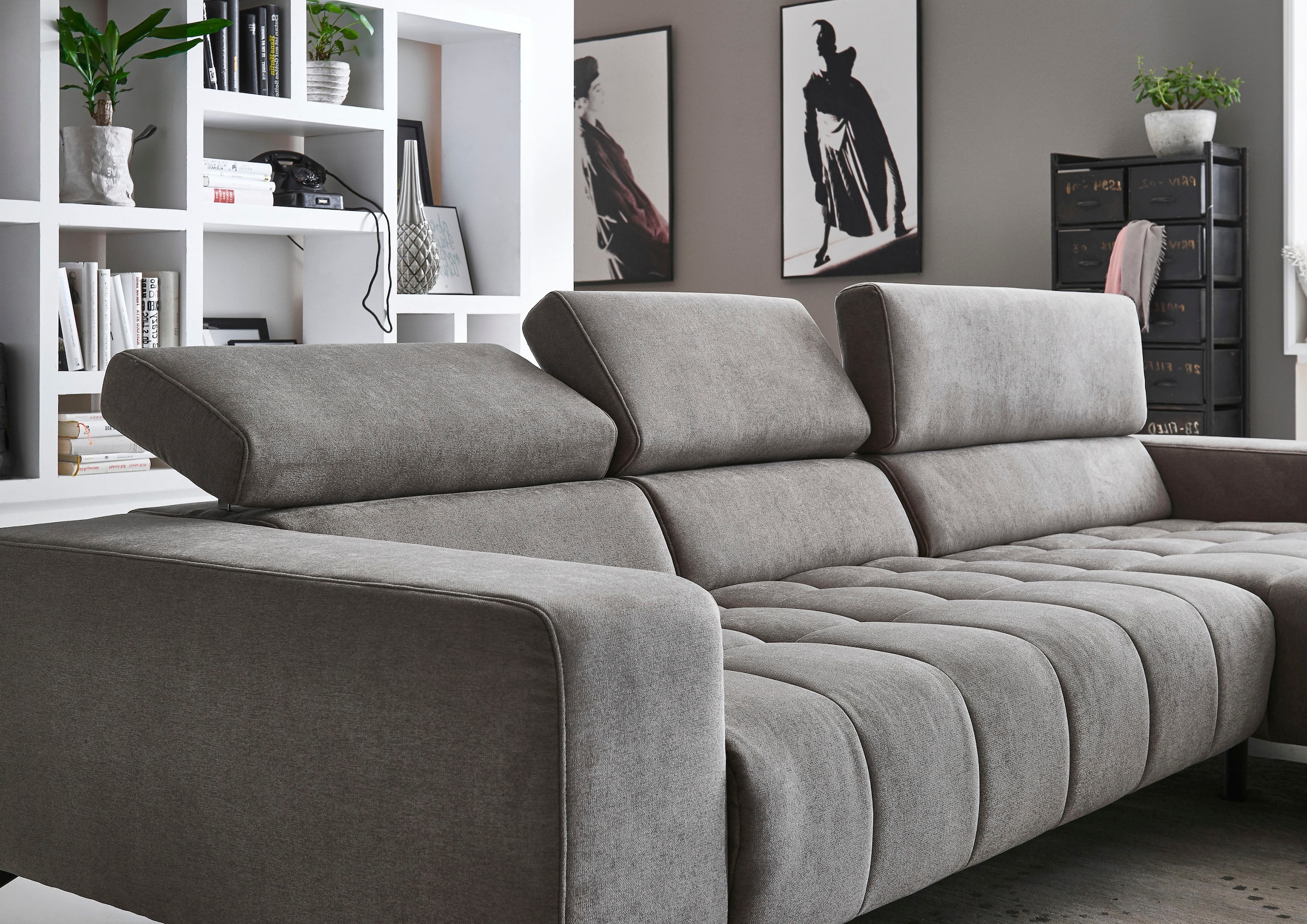 Die PlanBar Ecksofa »MP-IN18022 L-Form«, mit Kopfteilverstellung & Zierkissen, optional Sitztiefenverstellung