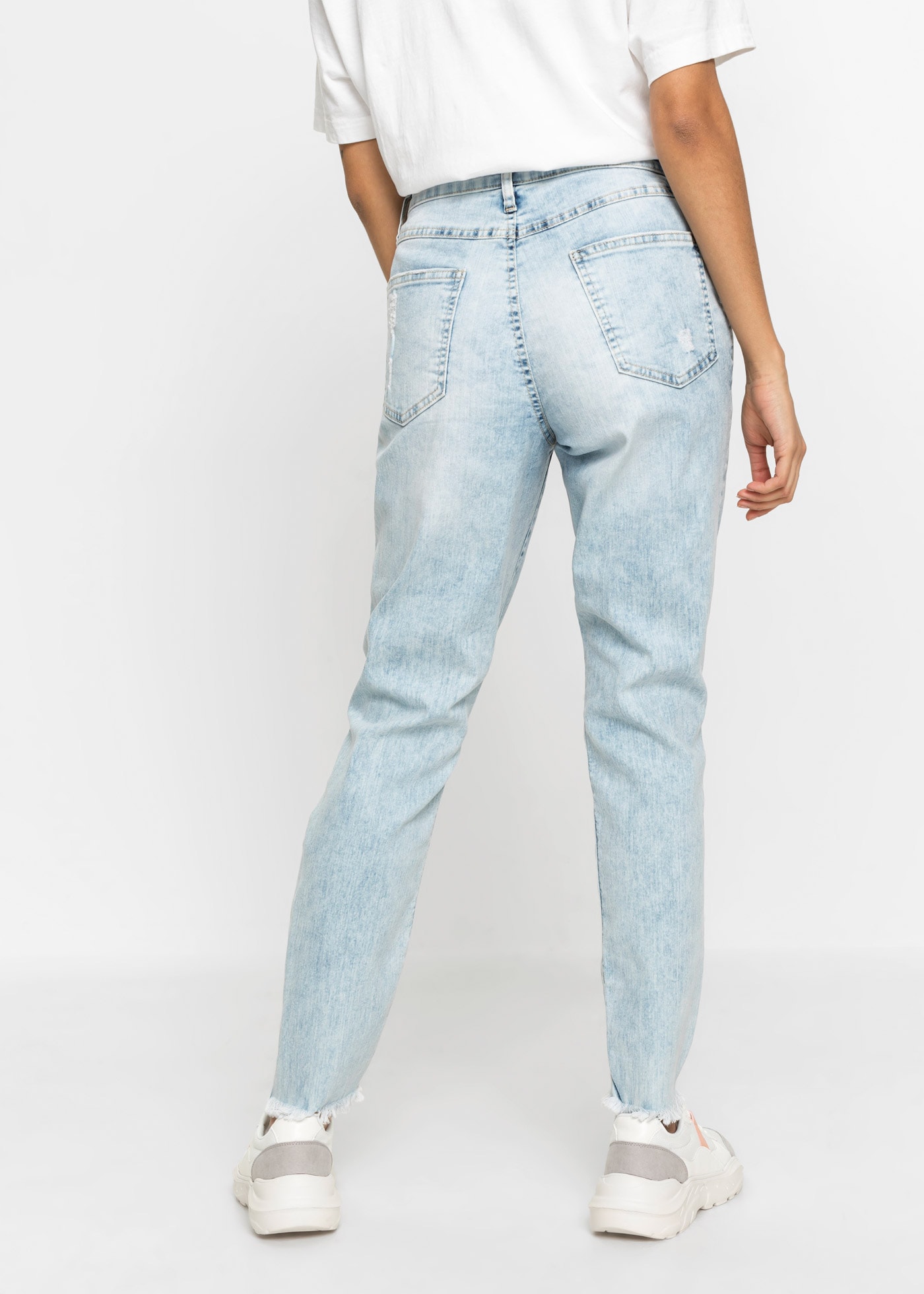 bonprix Mom-Jeans modischer Schnitt, Regular Fit, ausgefranster Saum
