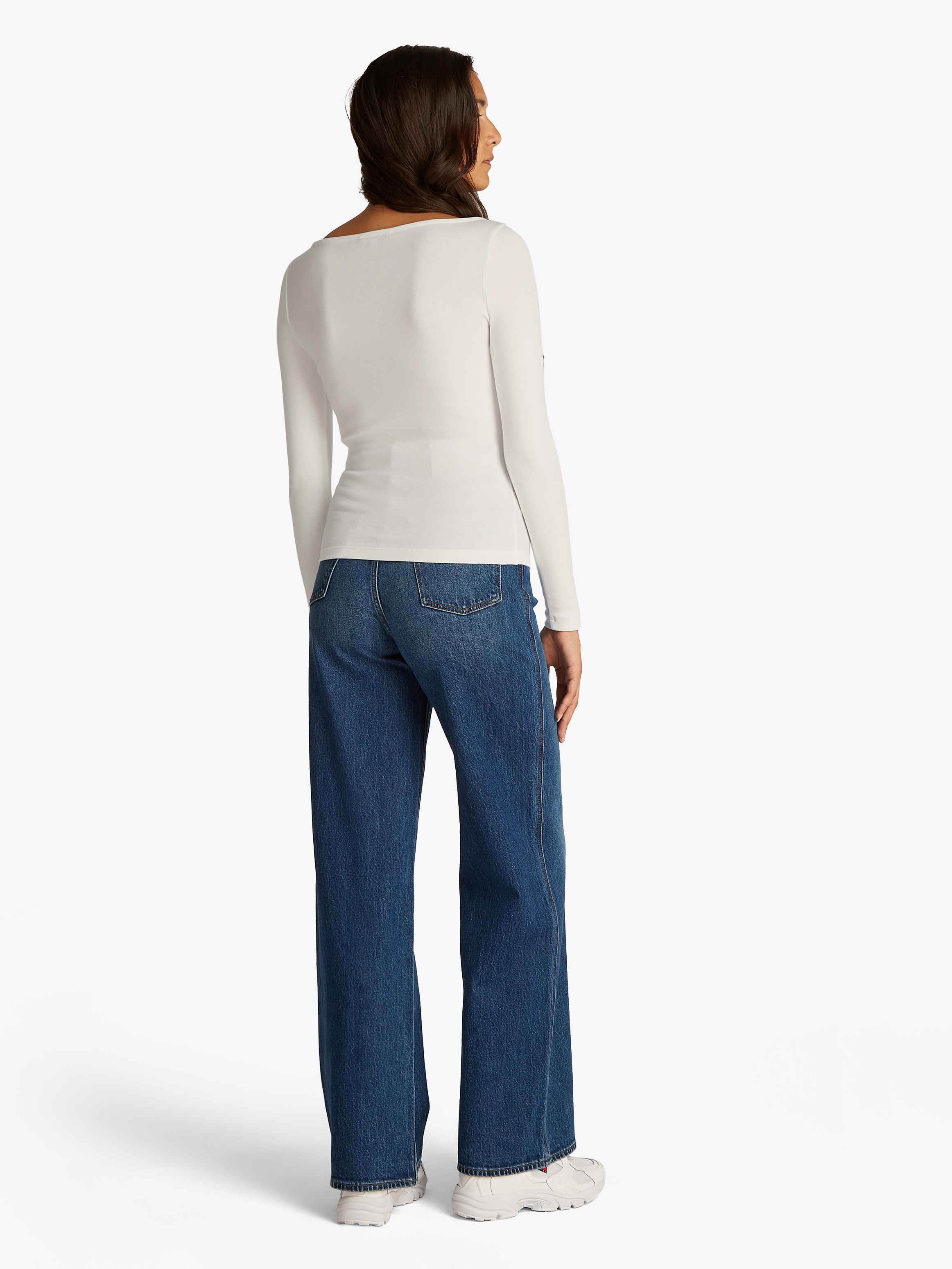 Tommy Jeans Langarmshirt »TJW BOAT NECK TOP LS«, mit Logostickerei