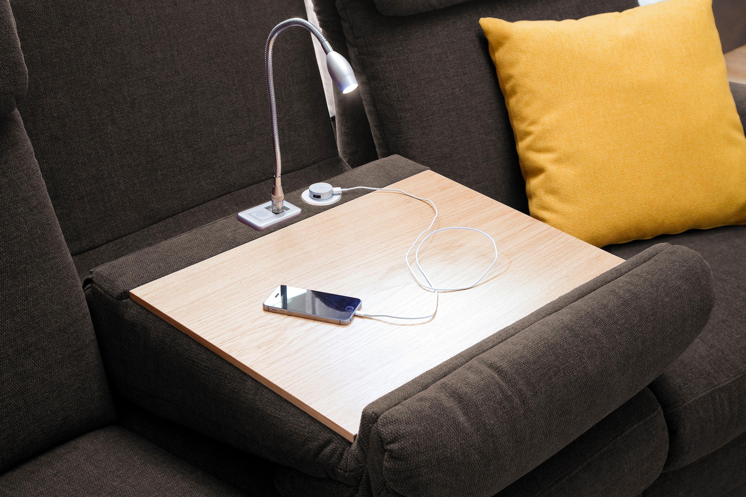 Home affaire Sofa »Turin«, mit motorischer Relaxfunktion, Tisch, Leuchte + USB-Ladestation