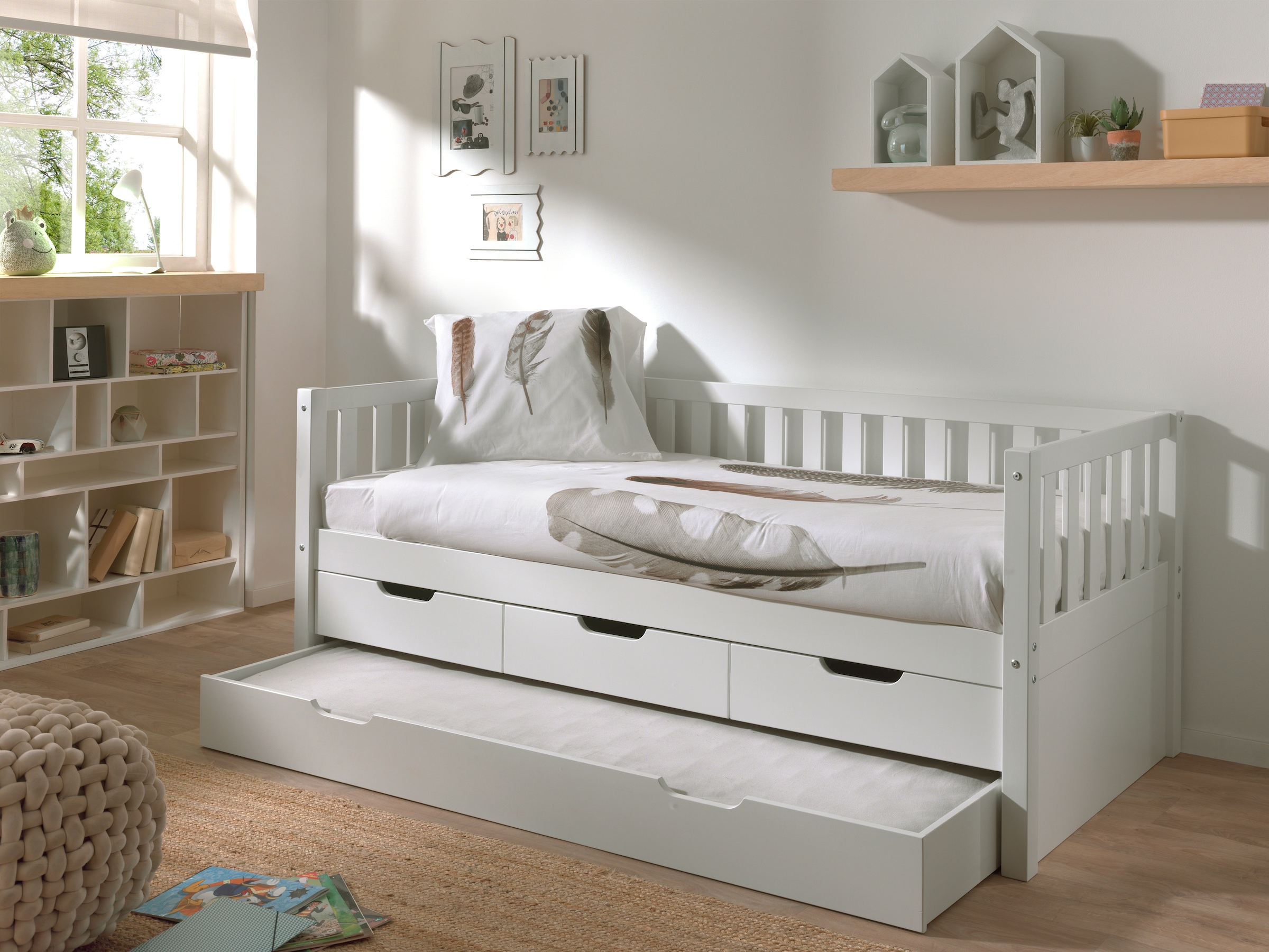 Vipack Einzelbett »mit Schubladen, Kiefer massiv, viel Stauraum und zeitloses Design«, (B/H/T ca. 211,2x85,5x97,8cm, Ausf. Milky Pine oder Weiß), inkl. Rolllattenrost, mit oder ohne Bettschublade