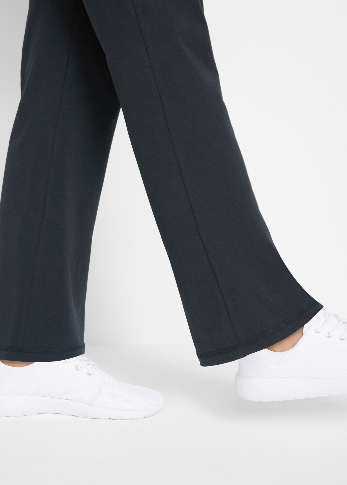 bonprix Sporthose  aus Baumwoll-Stretch, Bootcut, Slim fit, Kontrastdetail am Bund