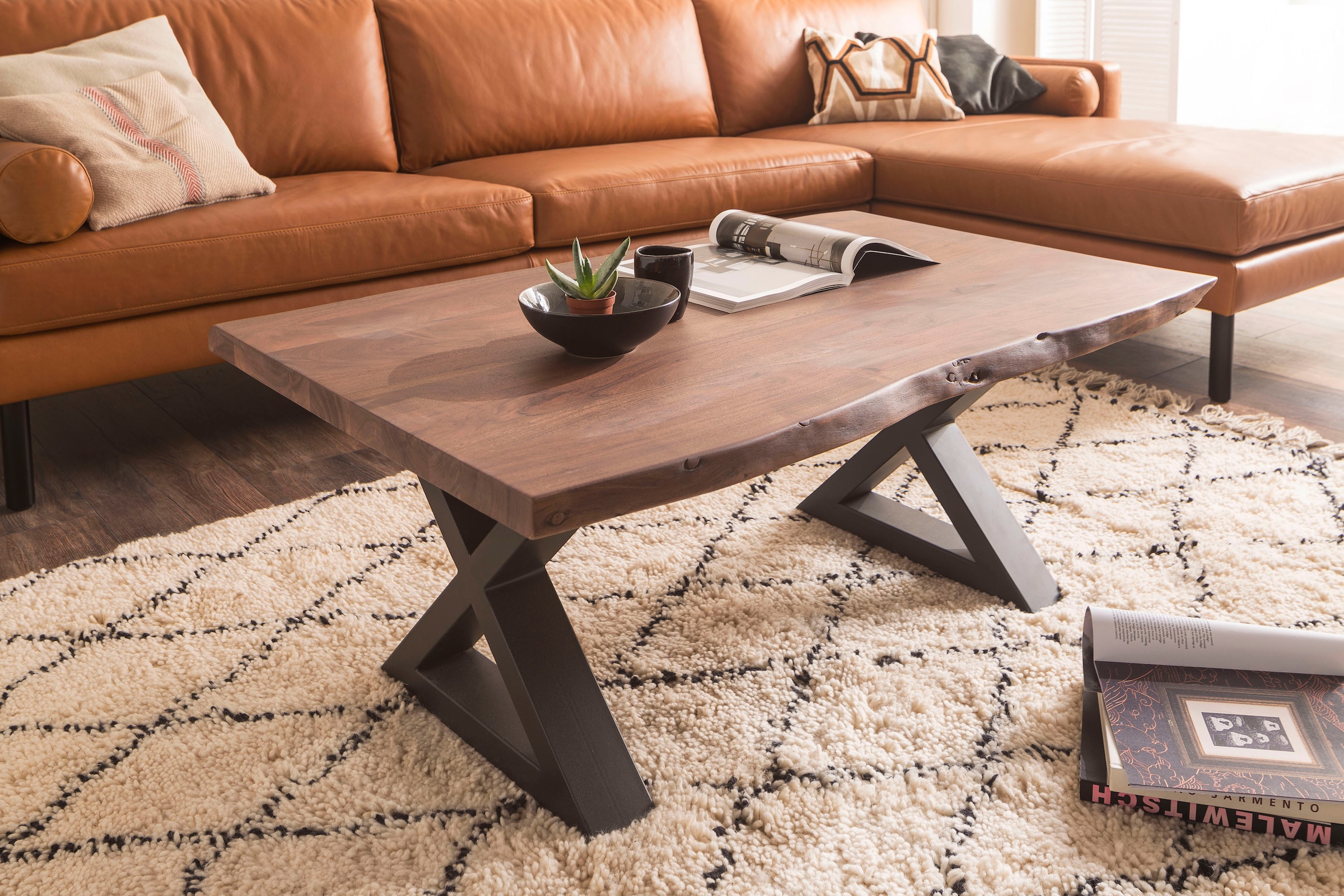 MCA furniture Couchtisch »Cartagena«, mit kaufen Rissen Baumkante UNIVERSAL und Massivholz Löchern und | Couchtisch natürlichen