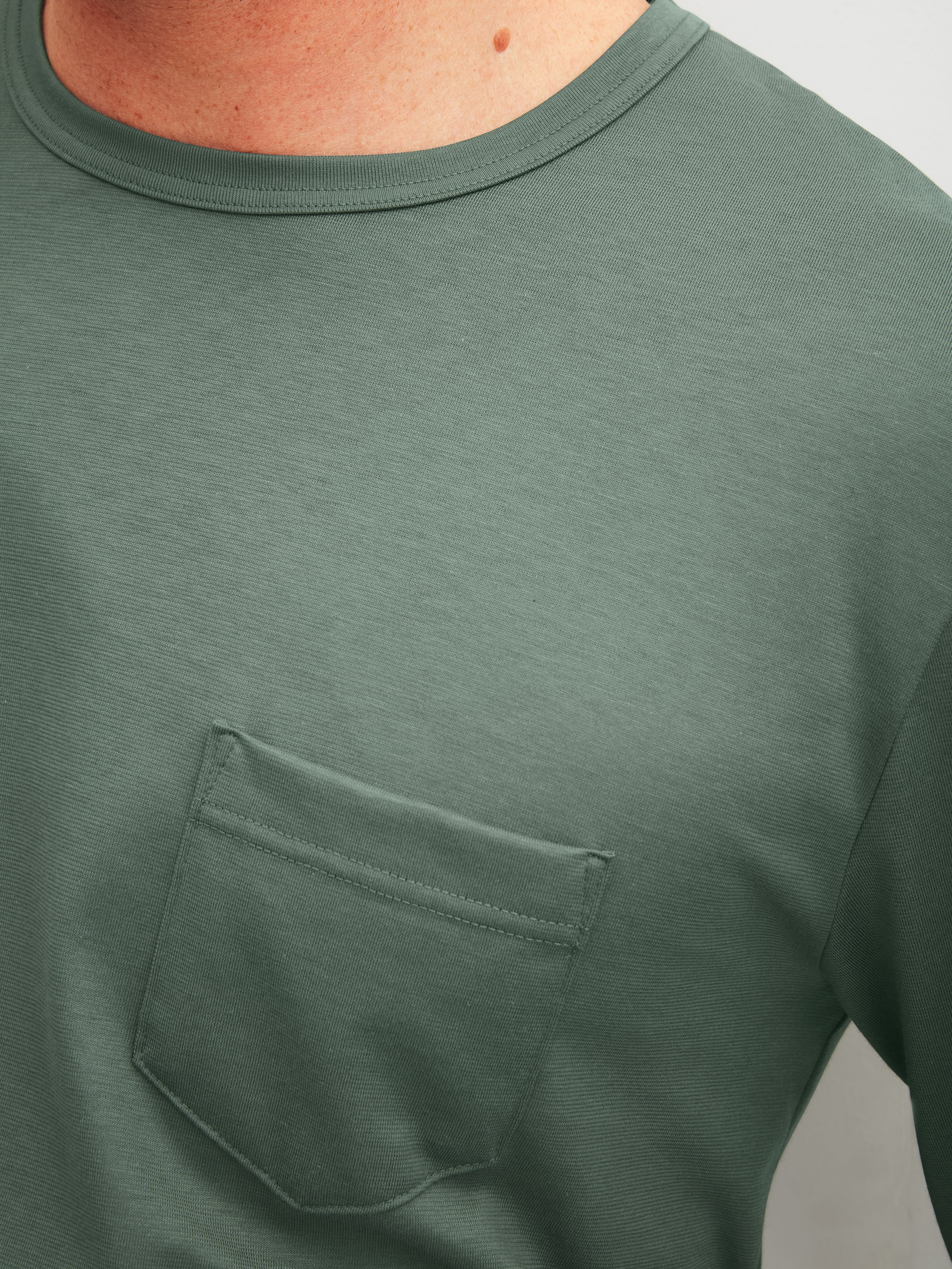 CALIDA Schlafanzug »Relax Imprint 1« 2 tlg. aus weicher Single-Jersey-Qualität, mit langem Arm, Rundhalsausschnitt