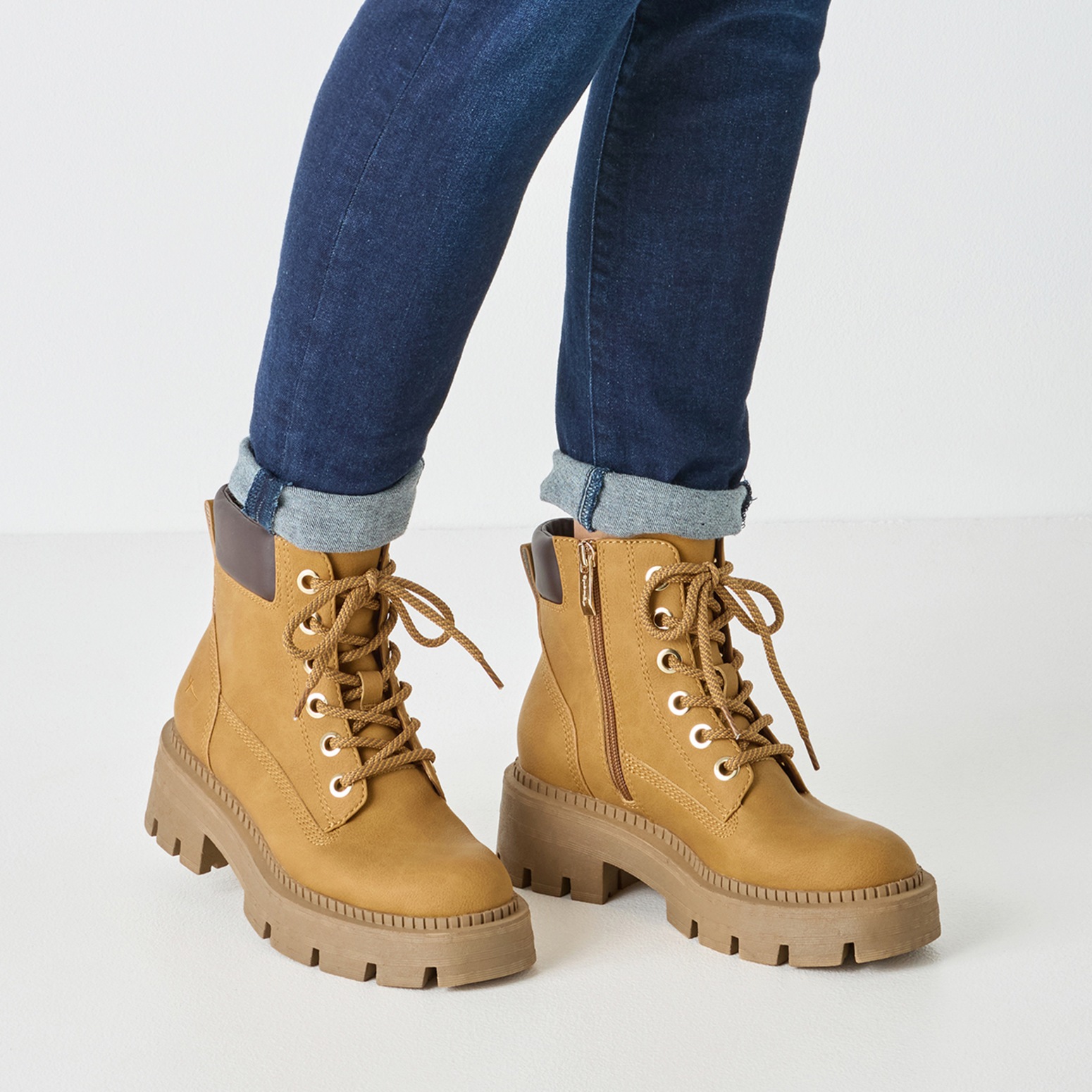 Tamaris Schnürboots  , Blockabsatz, Schnürstiefelette mit glänzenden Strasssteinen besetzt