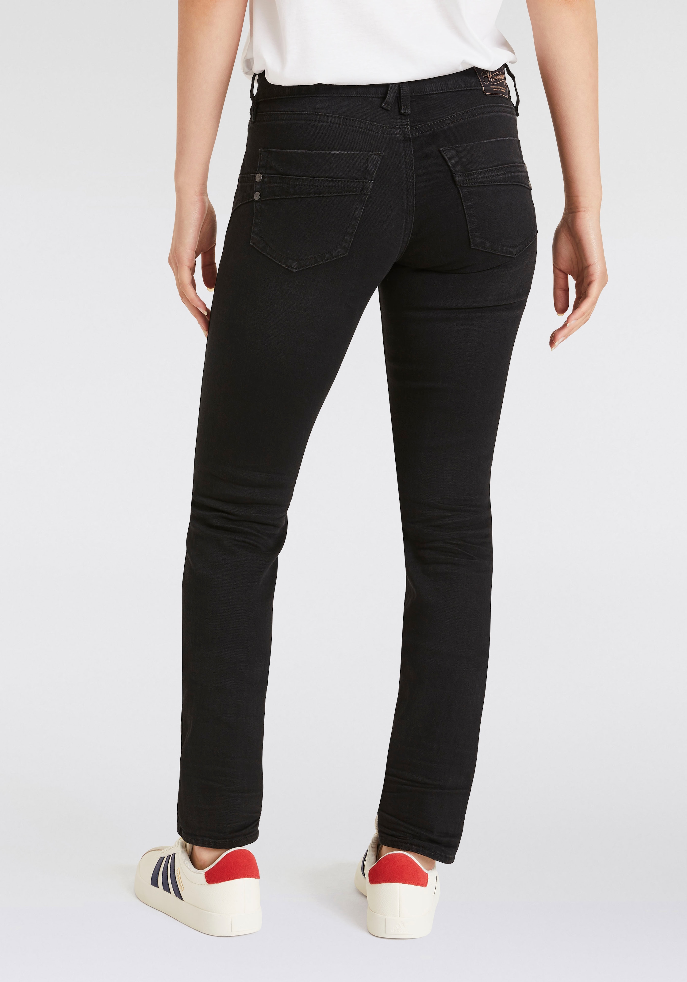 Herrlicher Slim-fit-Jeans »Touch Slim Recycled Denim Black Stretch«, im Five-Pocket Style