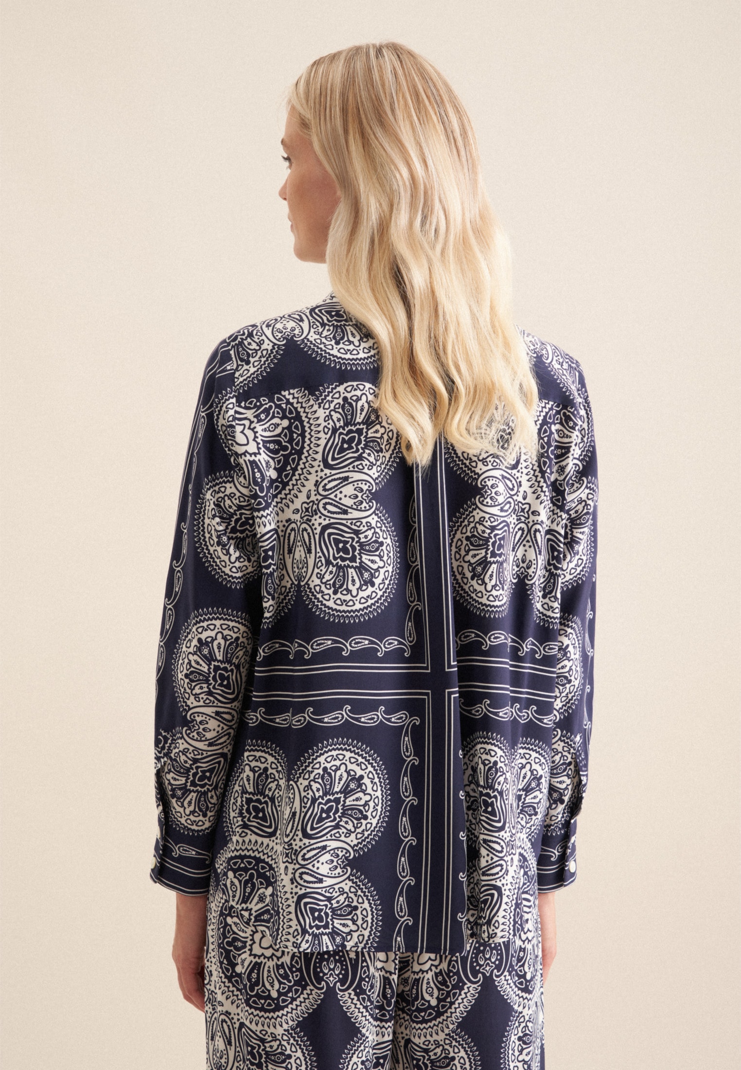 seidensticker Hemdbluse »Schwarze Rose«, Langarm Kragen Tuchprint