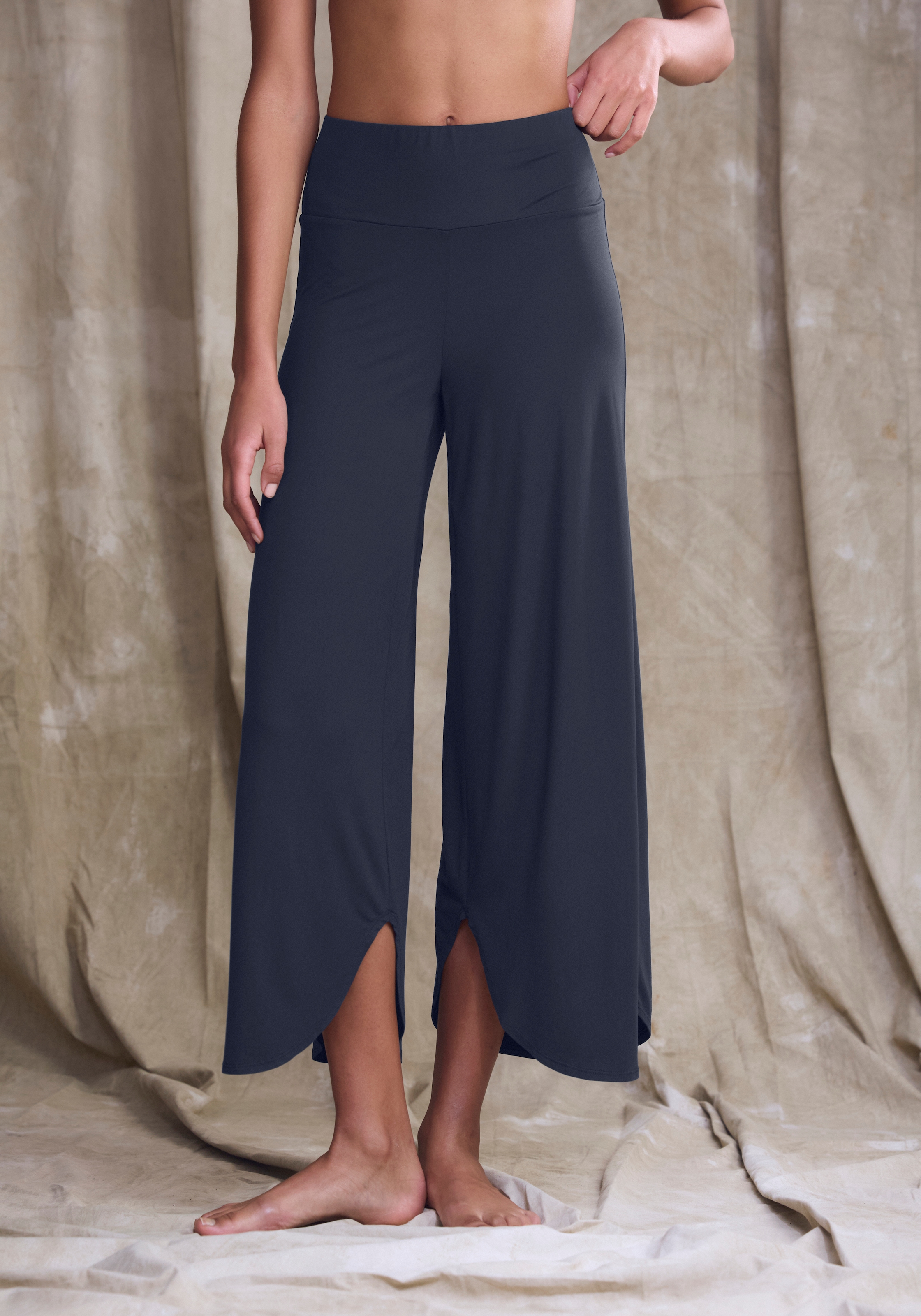 LASCANA Culotte  mit gerundetem Beinsaum in weich fließender Qualität