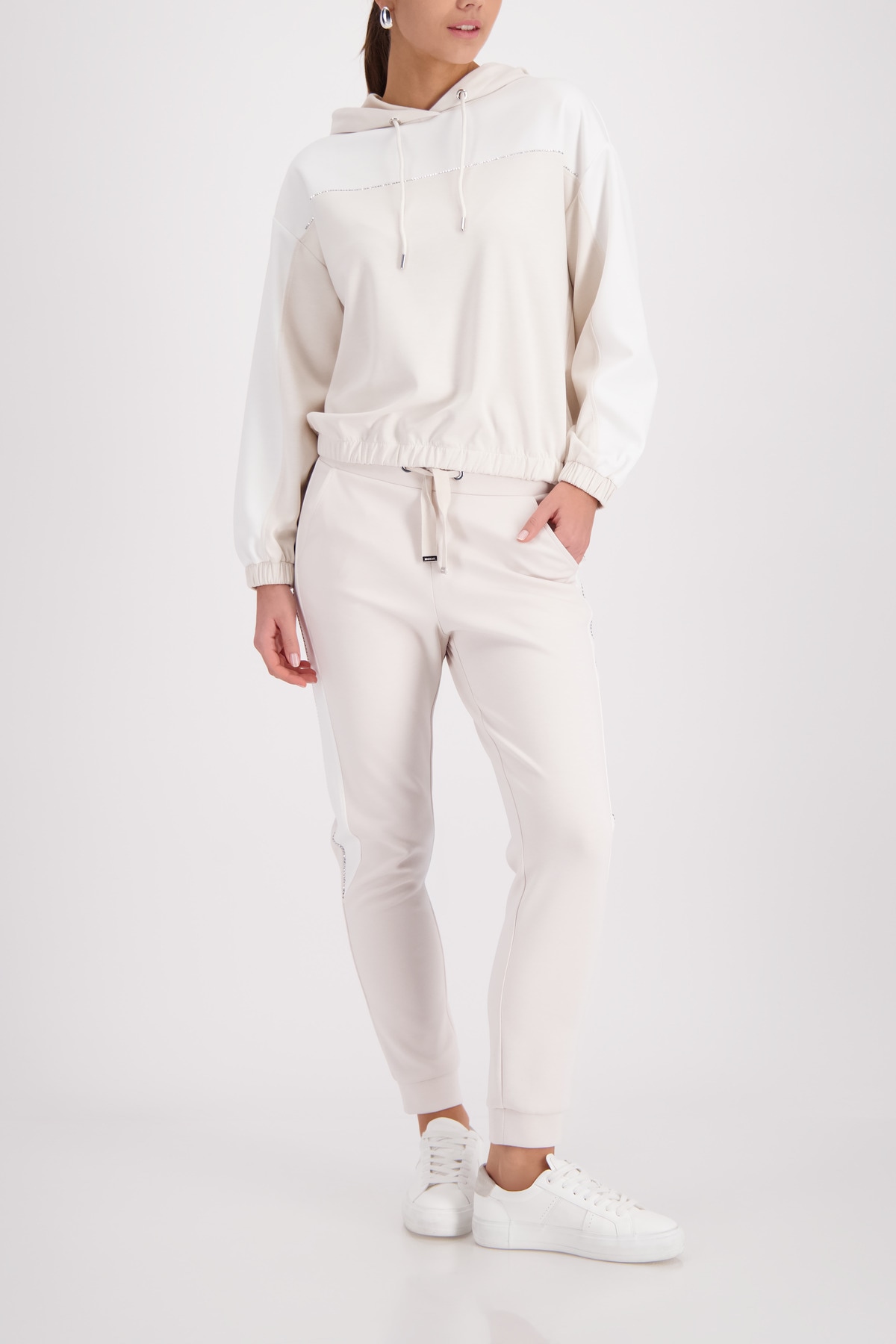 Monari Kapuzensweatshirt »Sweatshirt Colorblock + Schmuck«, Regular fit mit Kapuze
