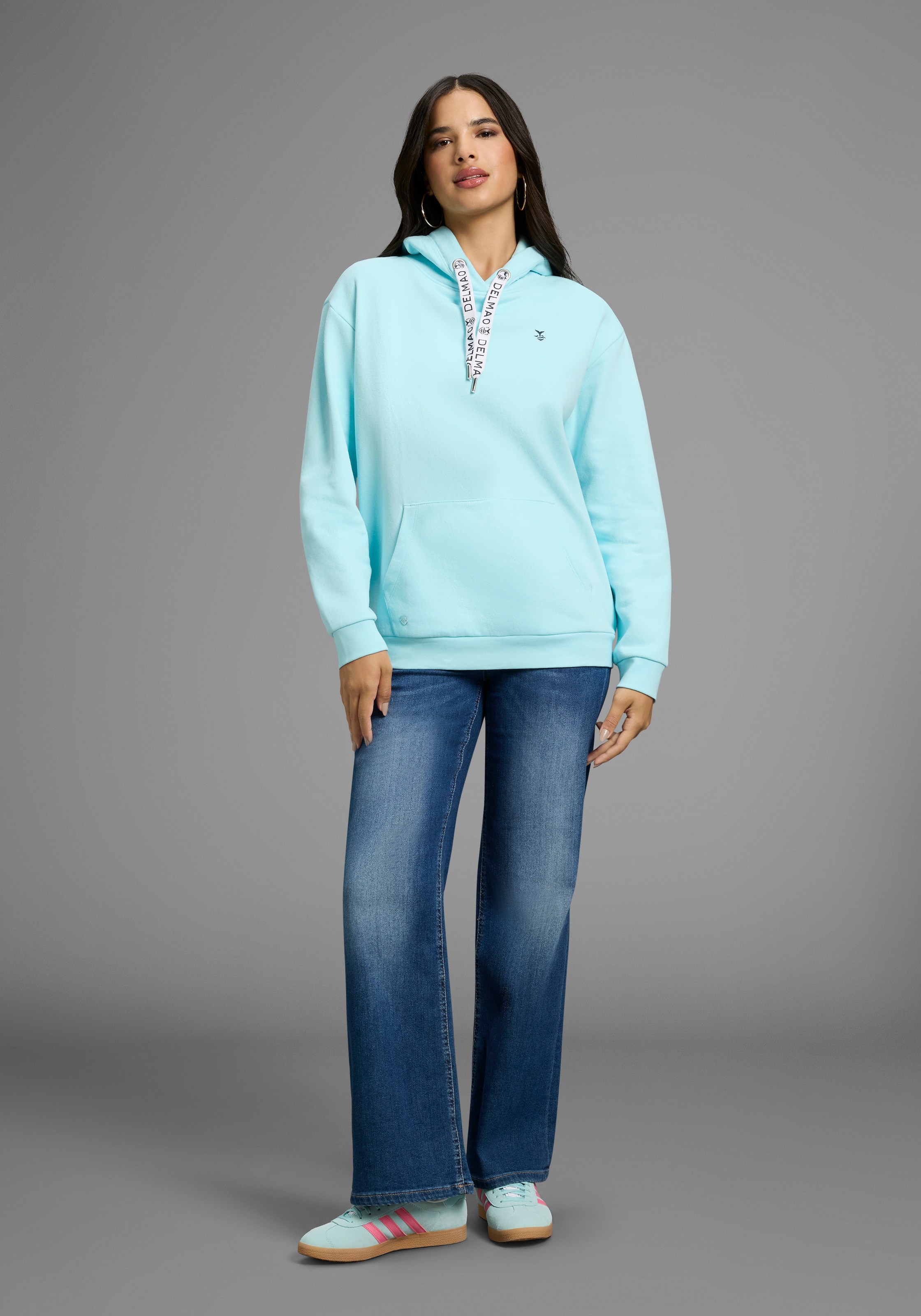 DELMAO Kapuzensweatshirt , Weiche Baumwollmischung mit Kängurutasche und bedruckter Kordel
