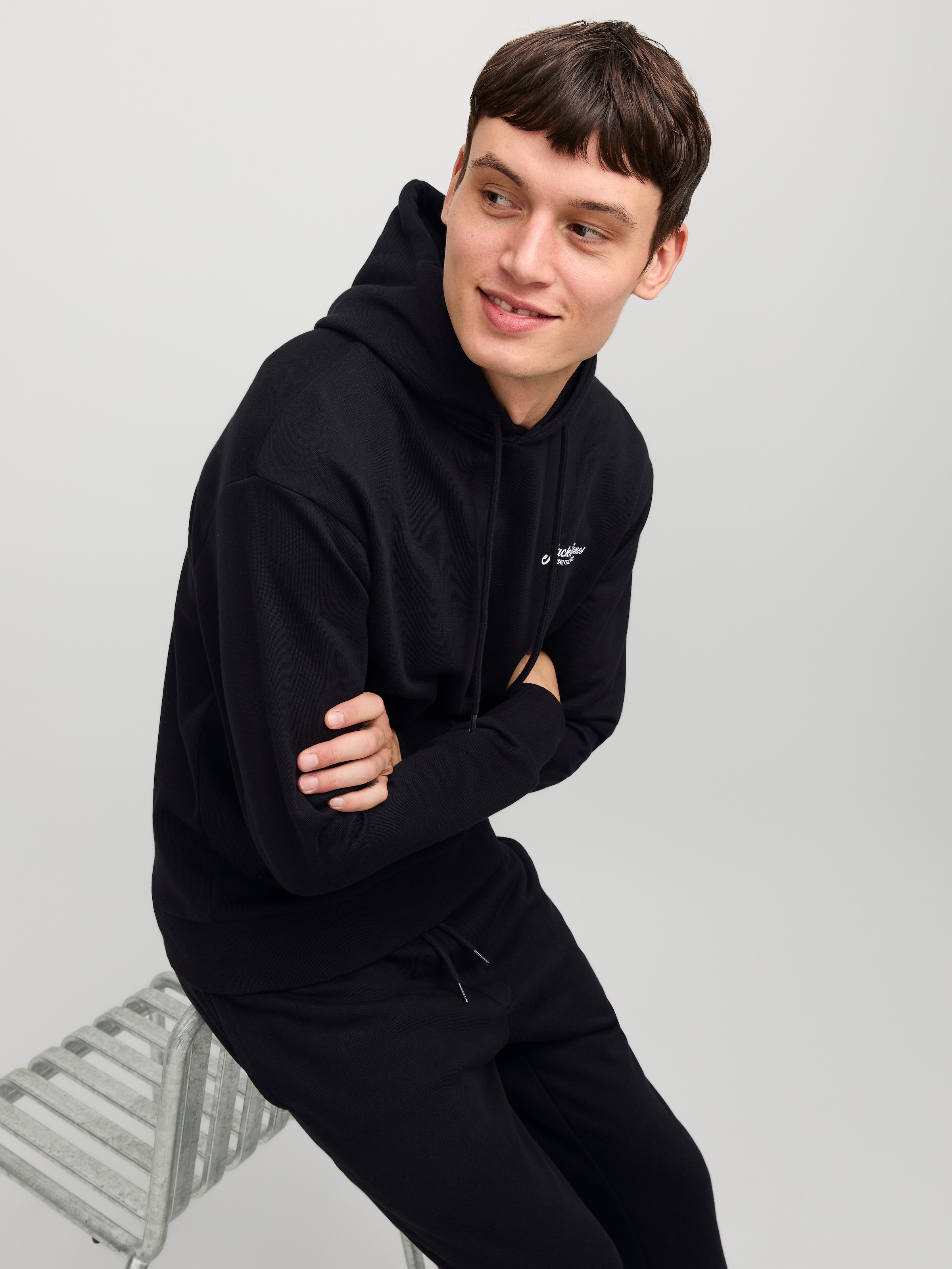 Jack & Jones Kapuzensweatshirt »JJBEAU – Sweater mit Logodruck, Slim Fit und Baumwolle«, unifarben, modisch, slim fit, angeraute Sweatware, Kapuze
