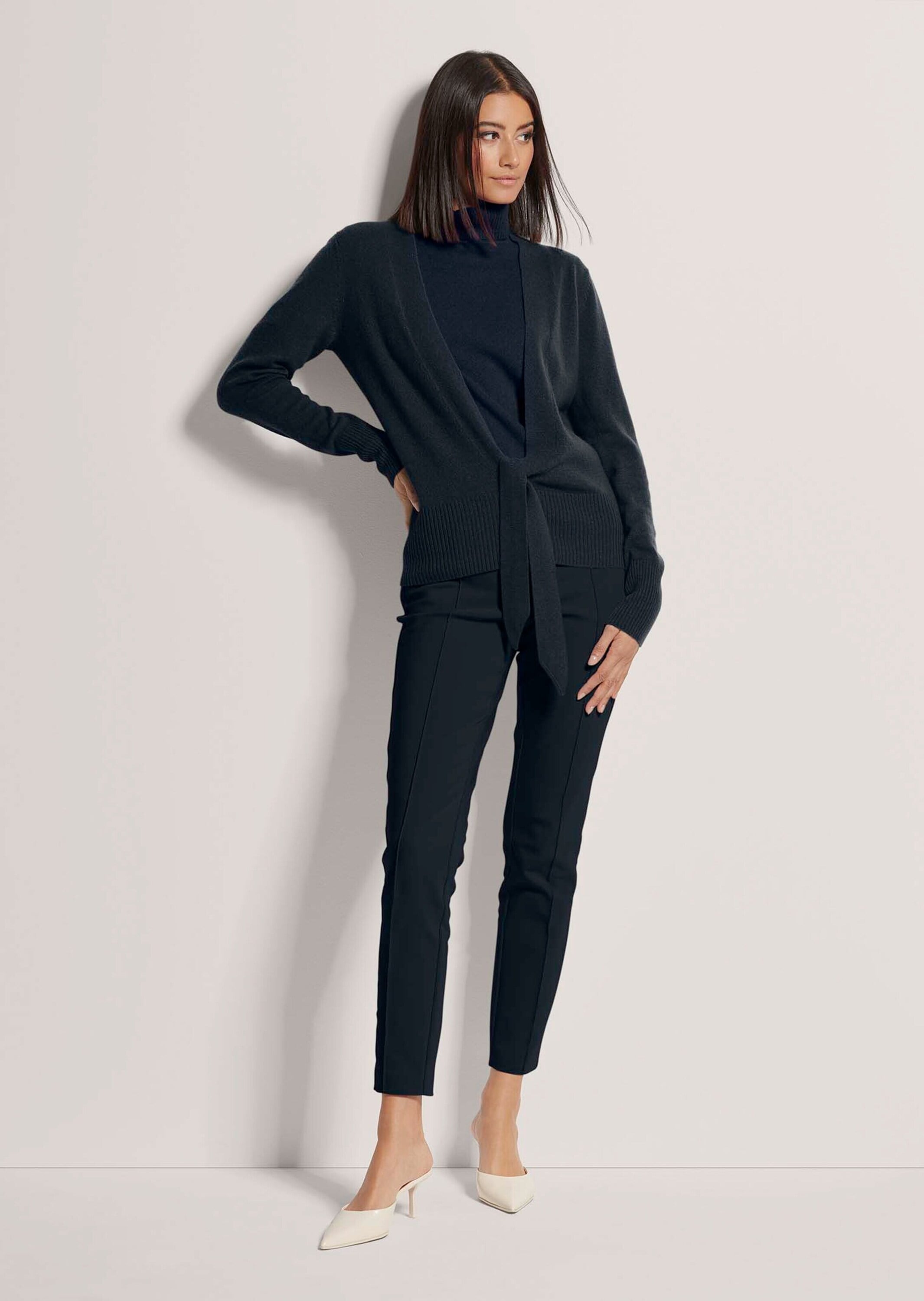 MADELEINE Strickjacke »Strickjacke Kaschmir-Strickjacke mit tiefem V-Ausschnitt und Bindeband«