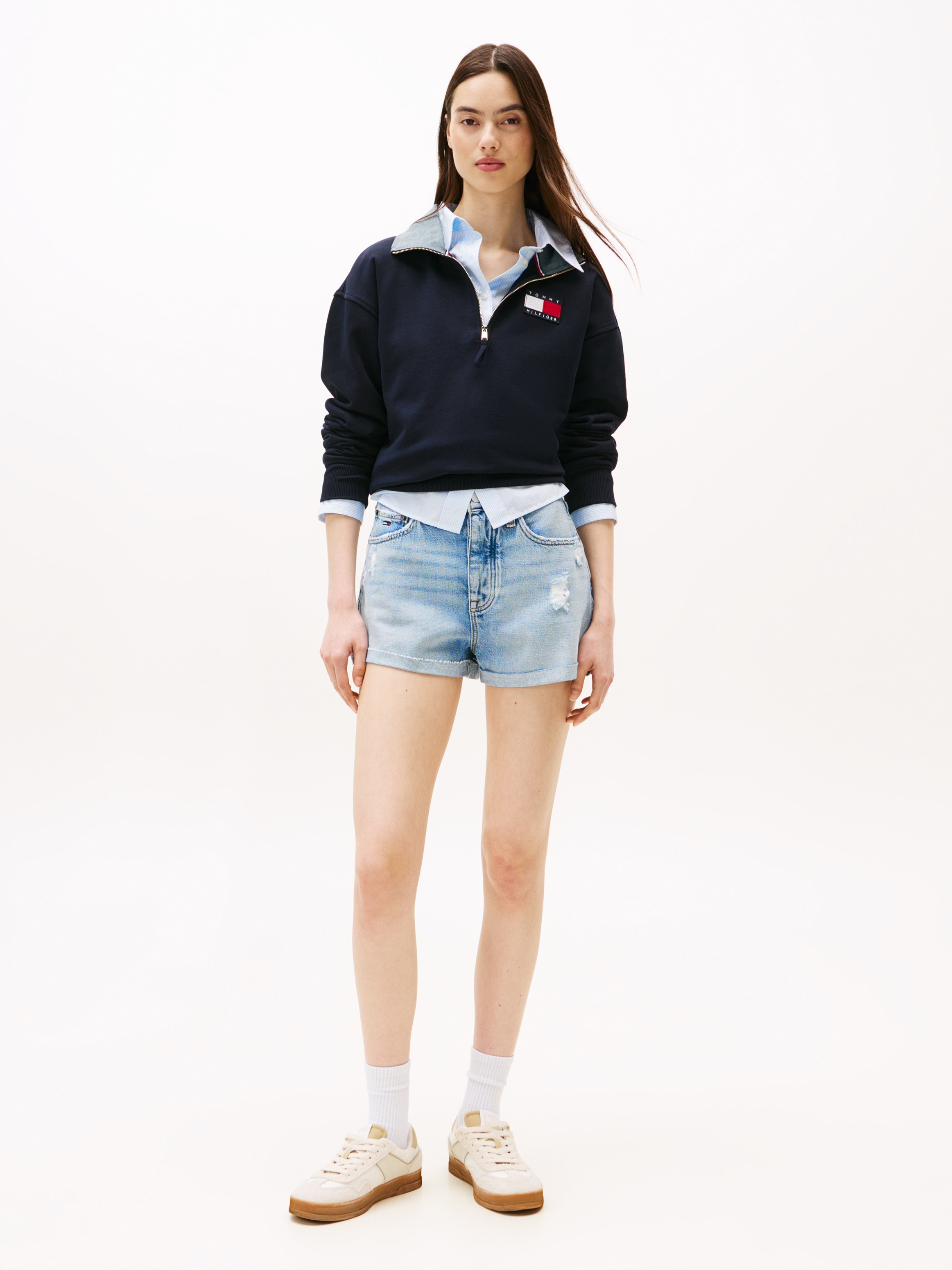 Tommy Jeans Jeansshorts »HOT PANT CBF CI8010«, mit Destroyed Effekt