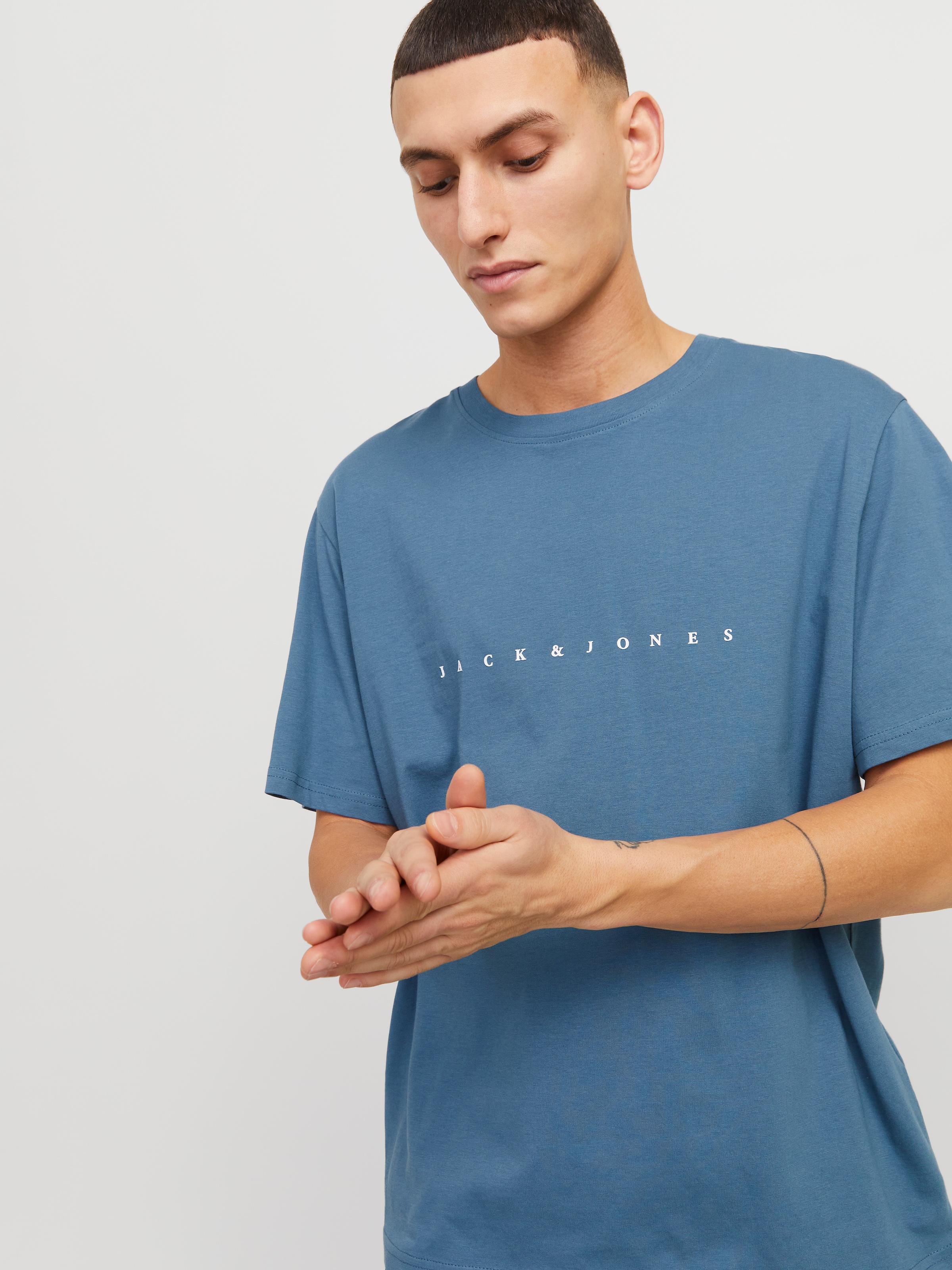 Jack & Jones Rundhalsshirt »JJESTAR JJ TEE SS NOOS«, mit Logo Schriftzug