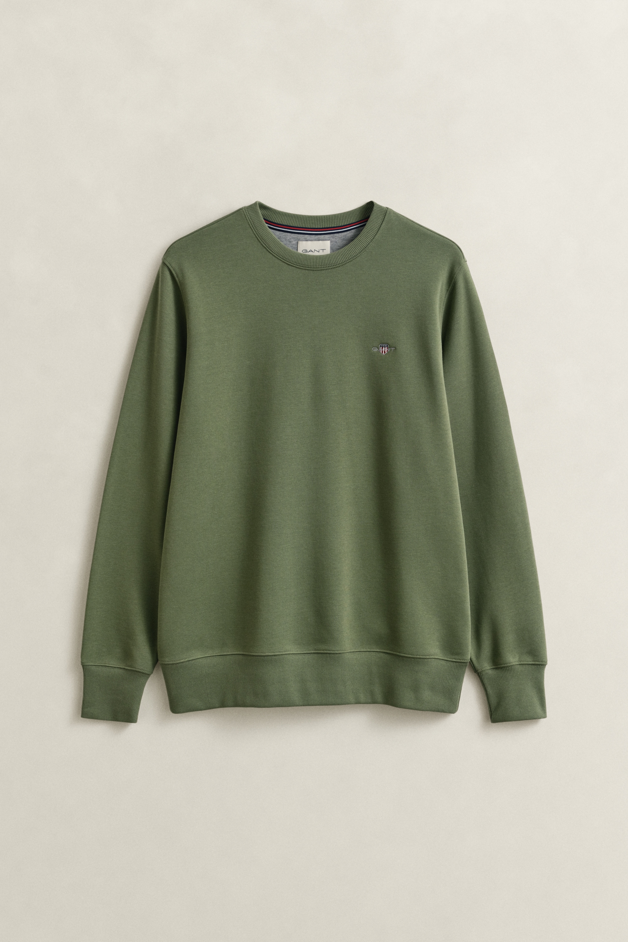 Gant Sweatshirt »REG SHIELD C-NECK SWEAT«, mit Logostickerei auf der Brust
