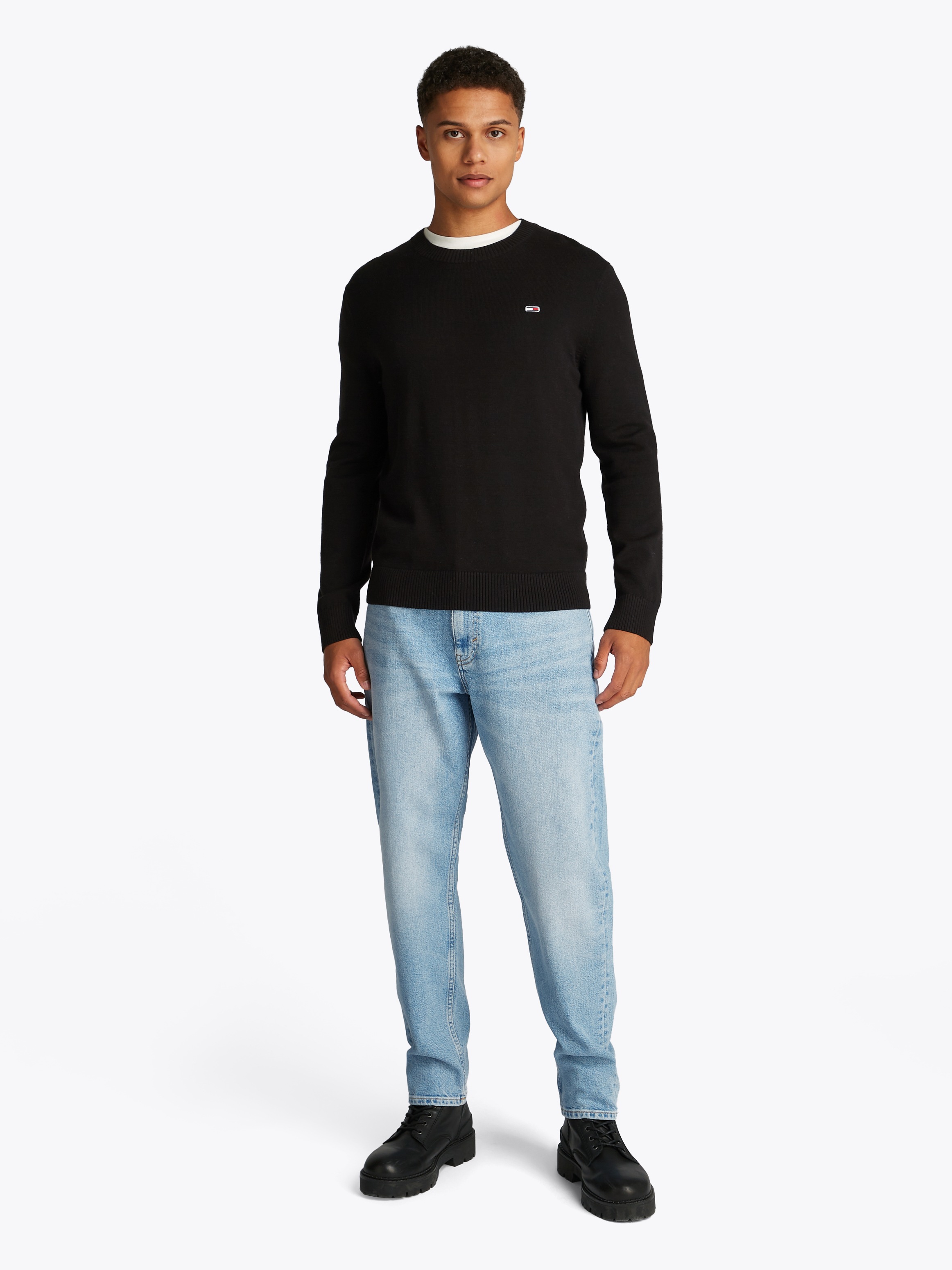 Tommy Jeans Rundhalspullover »TJM SLIM ESSENTIAL LIGHT SWEATER«, mit Flag-Patch